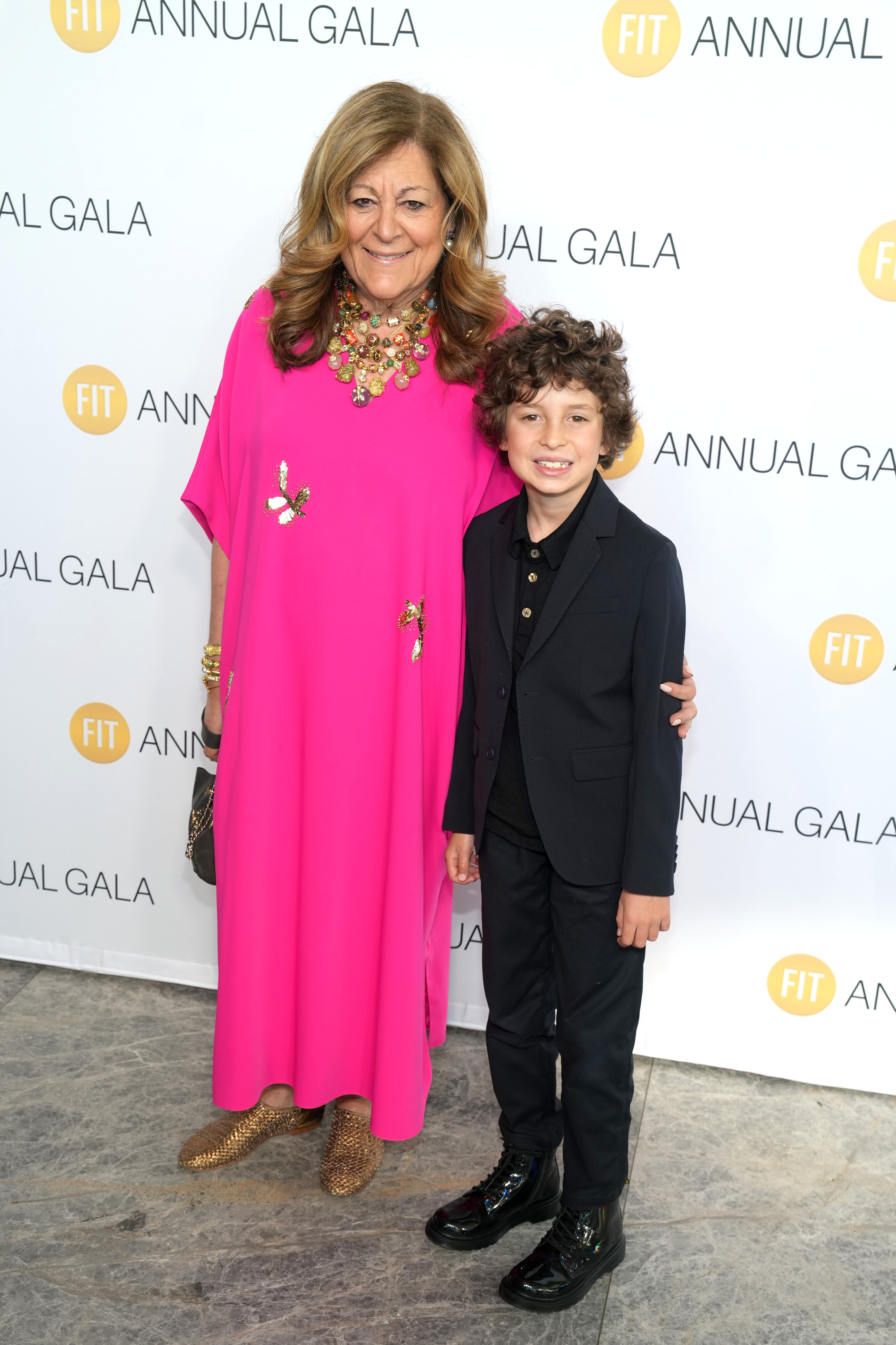 Fern Mallis y Max Alexander asisten a la gala anual del FIT en honor a la Dra. Joyce F. Brown el 1 de abril de 2025 en la ciudad de Nueva York. | Fuente: Getty Images