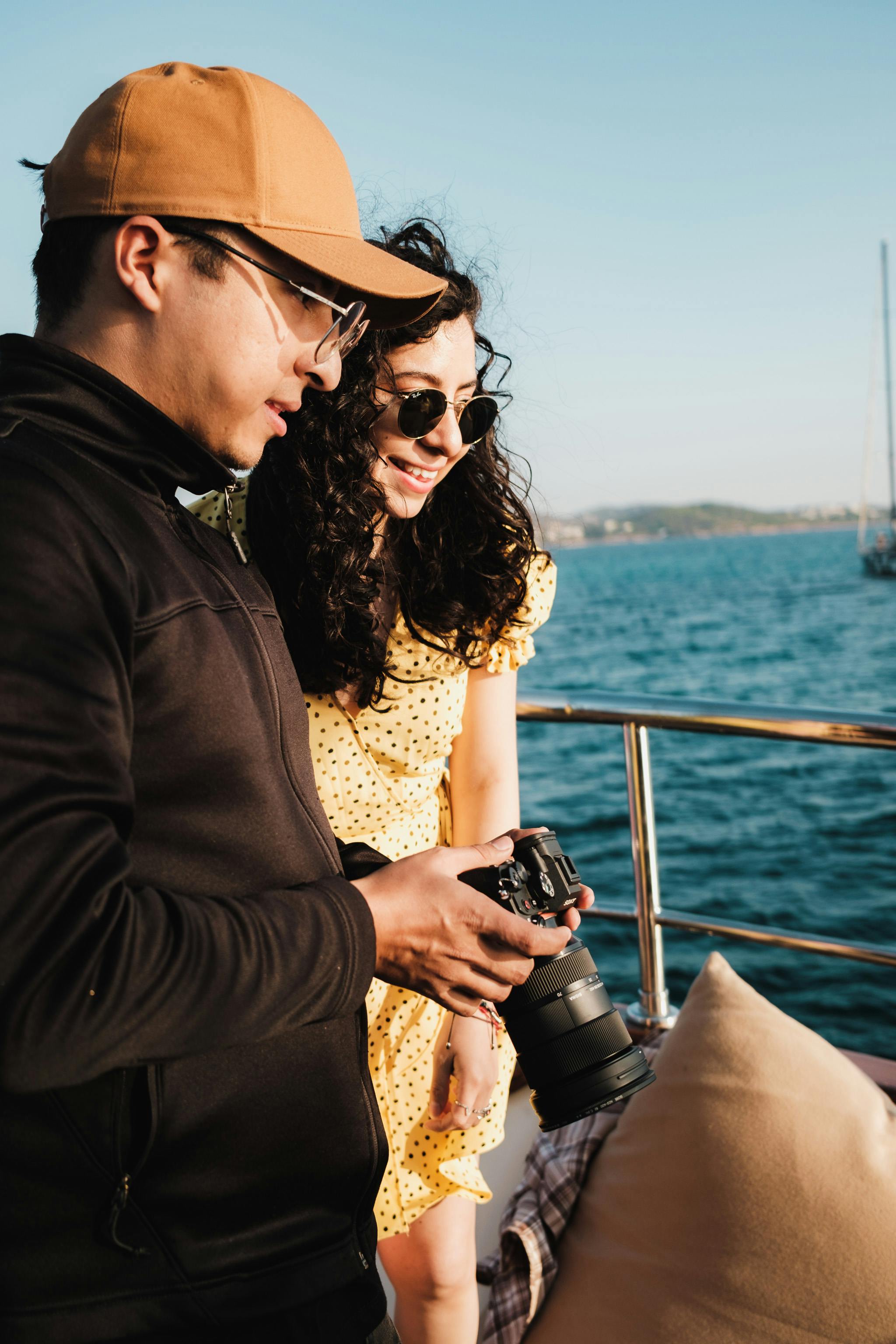 Una pareja en un yate | Fuente: Pexels