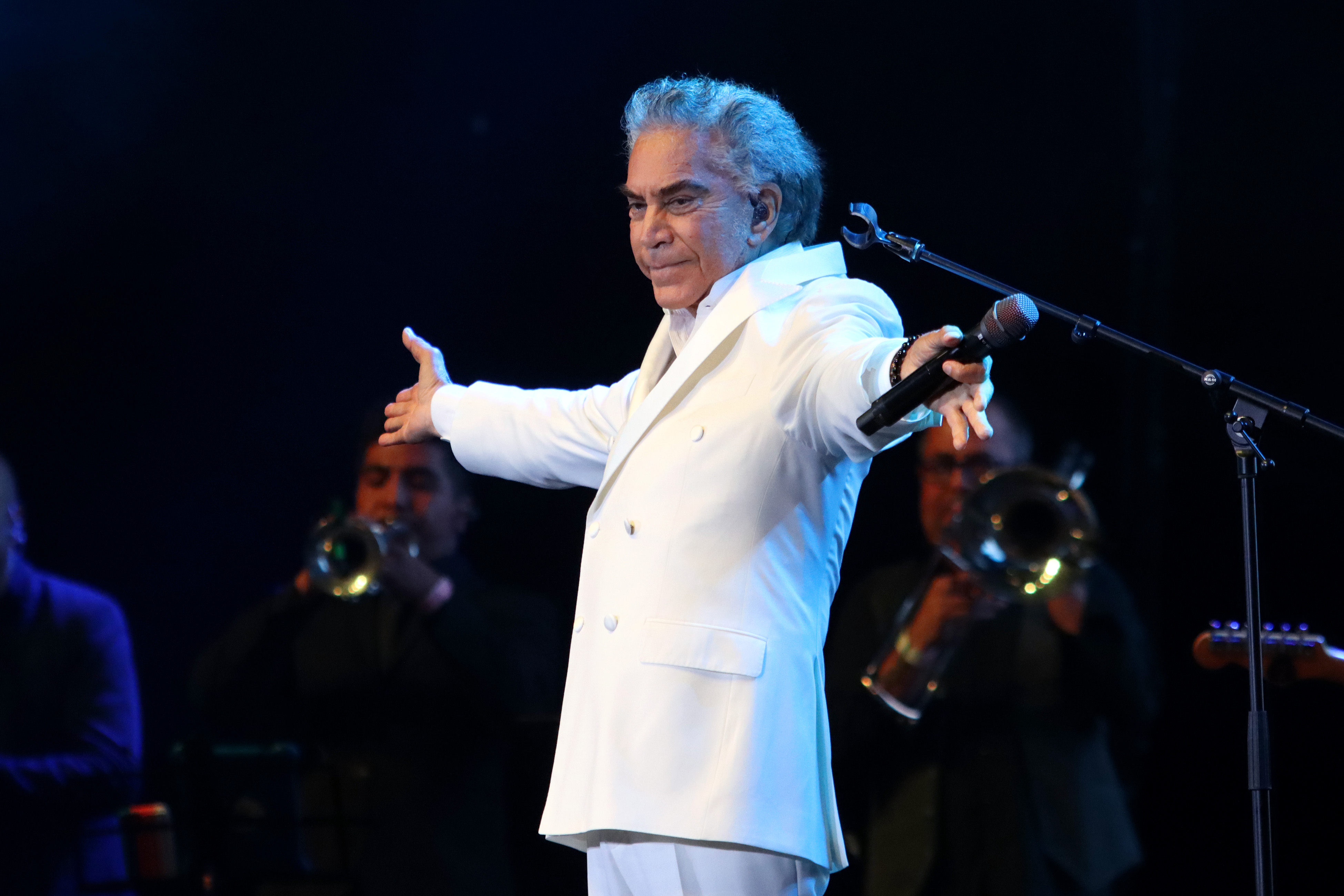 José Luis Rodríguez "El Puma" se presenta en el escenario durante su gira 'Celebremos Tour 2023' en el Pepsi Center WTC el 13 de septiembre de 2023 en la Ciudad de México, México. | Fuente: Getty Images