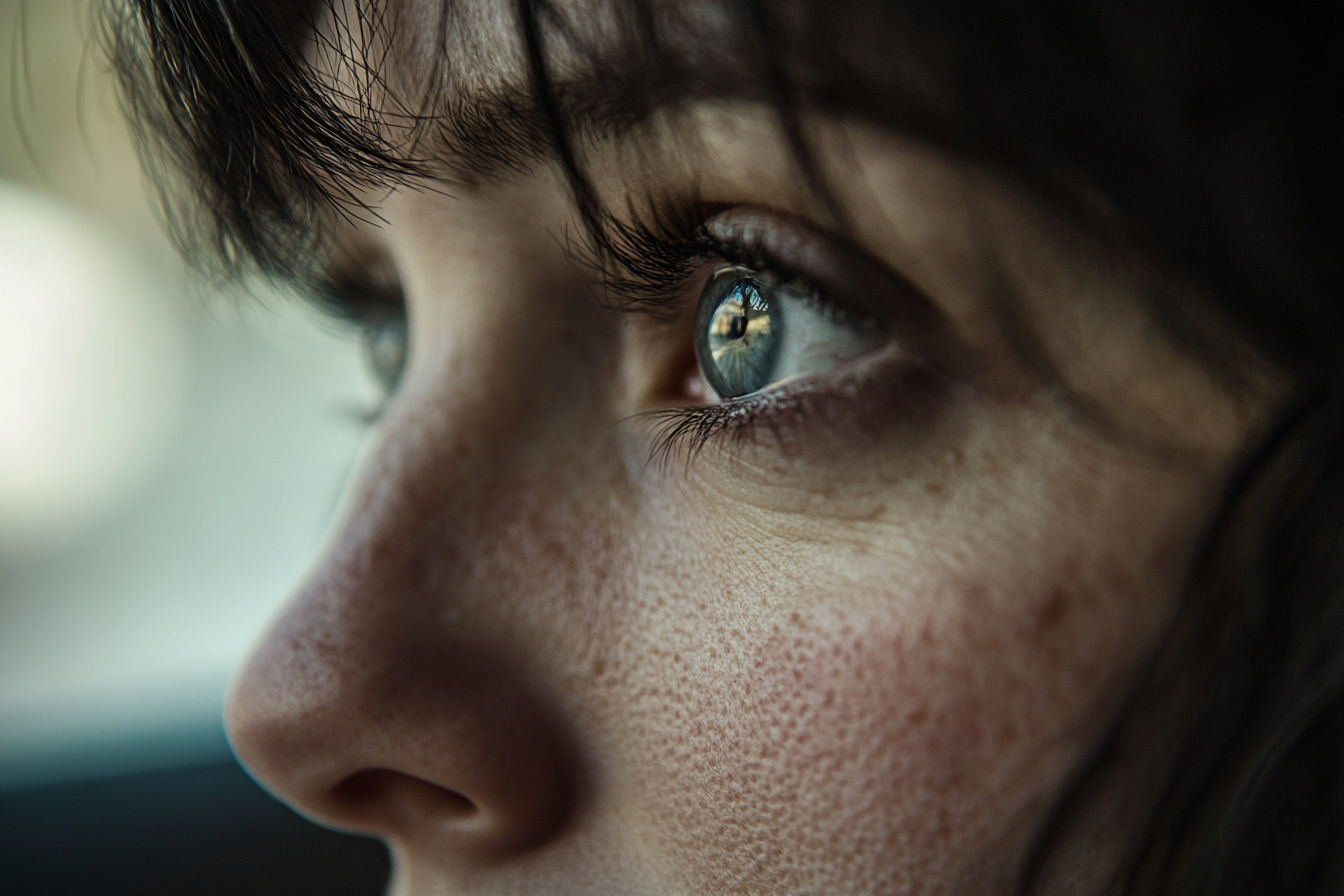 Primer plano de los ojos de una mujer | Fuente: Midjourney