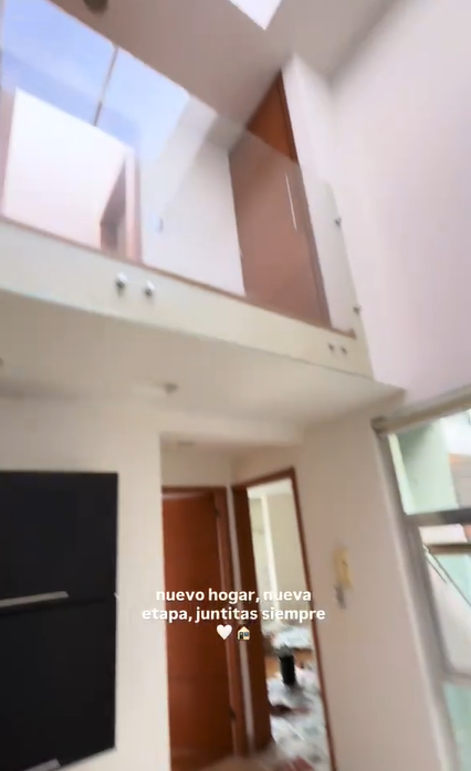 Romina Marcos junto a su novia Laura Salazar en su nuevo departamento. | Fuente: TikTok/romimarcos