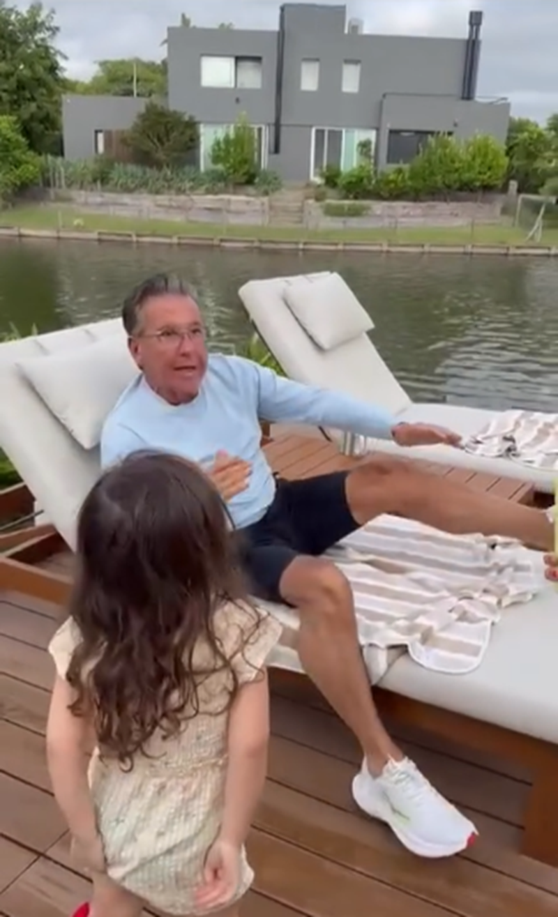 Reacción de Ricardo Montaner ante una visita sorpresa de su hija Evaluna y sus nietas | Fuente: Instagram/montaner