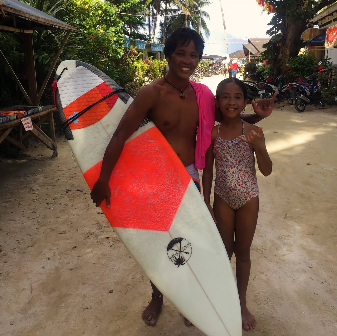 Foto de la infancia de Emman Atienza | Fuente: Instagram/emmanatienza