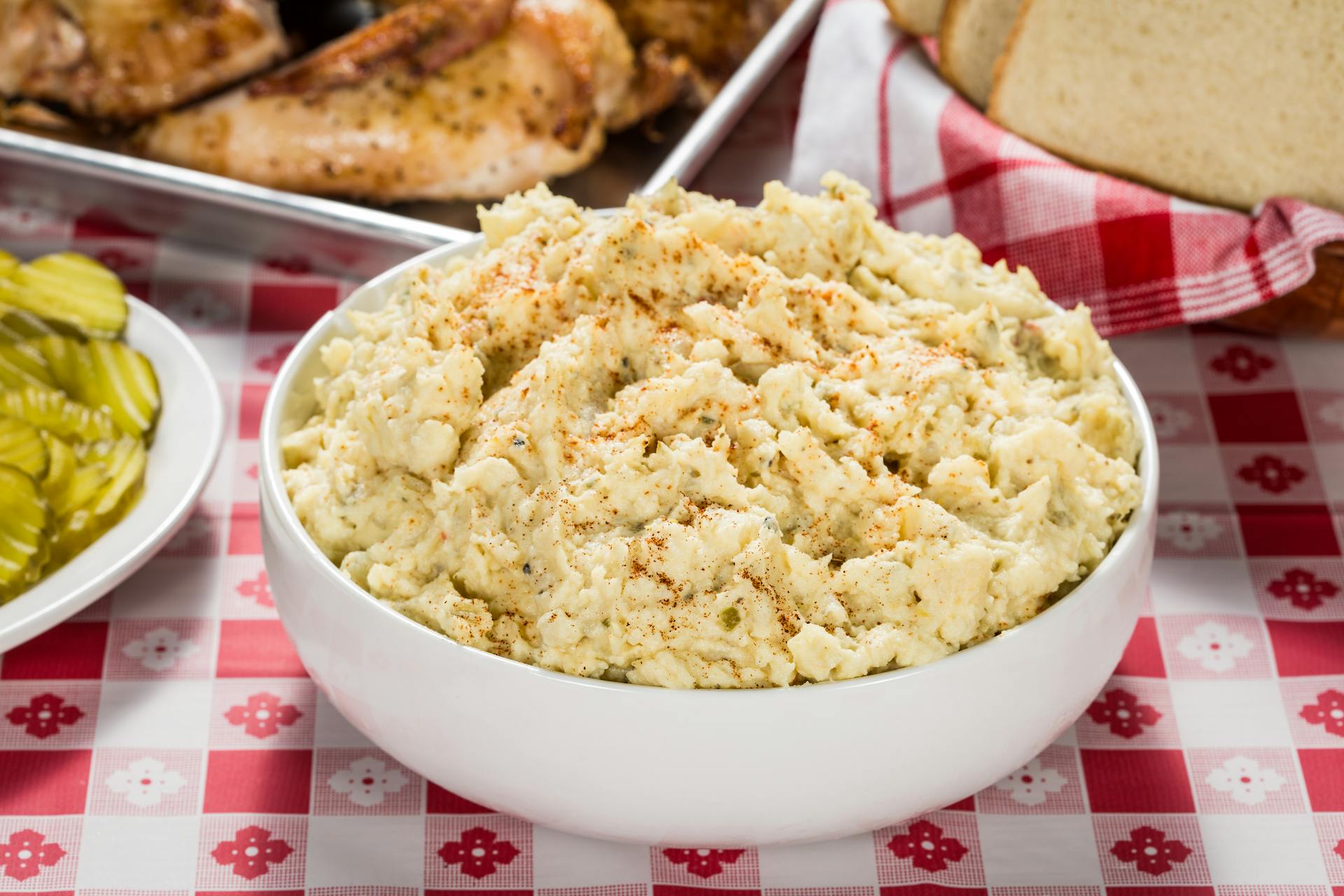 Ensalada de patata en una mesa | Fuente: Pexels