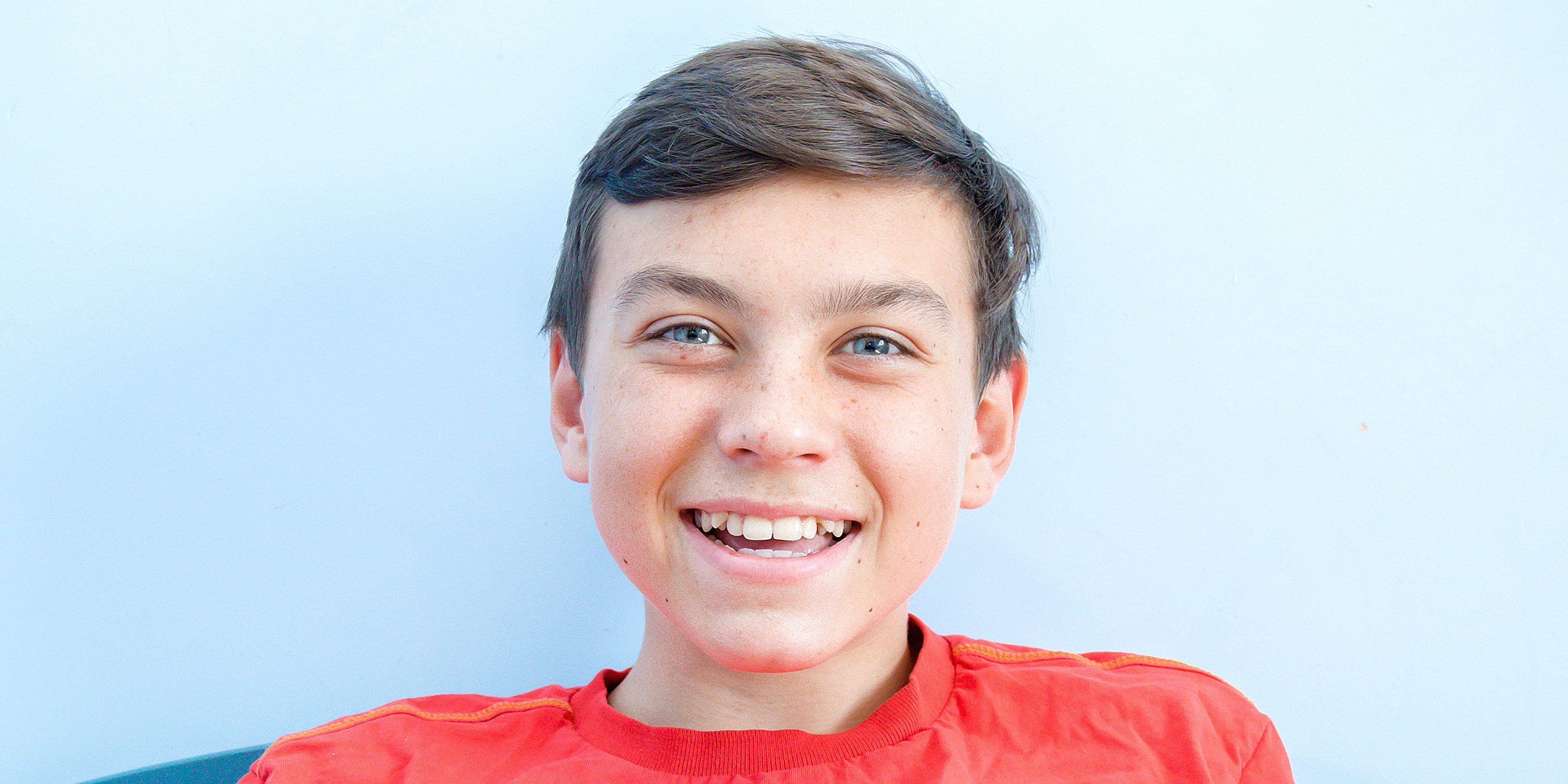 Un niño riendo | Fuente: Shutterstock