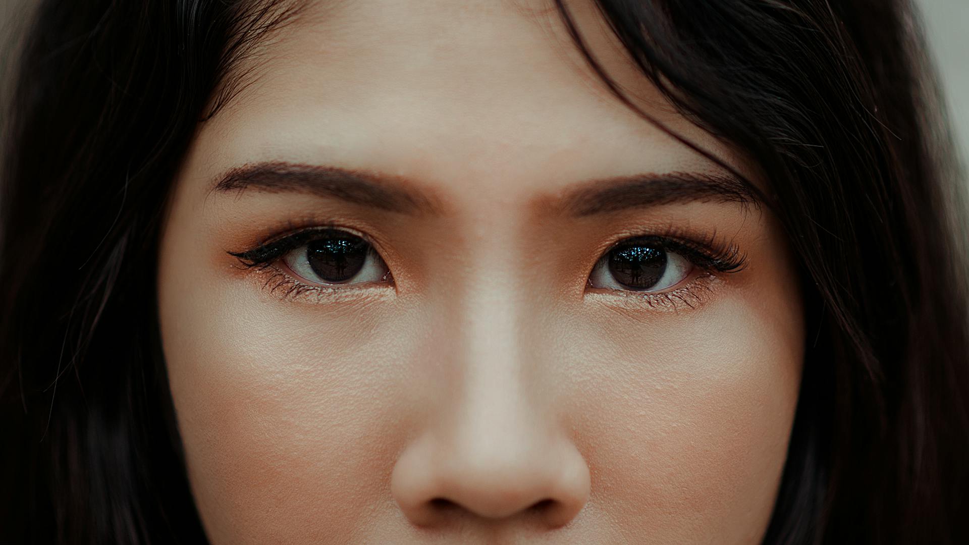 Una mujer mirando al frente | Fuente: Pexels