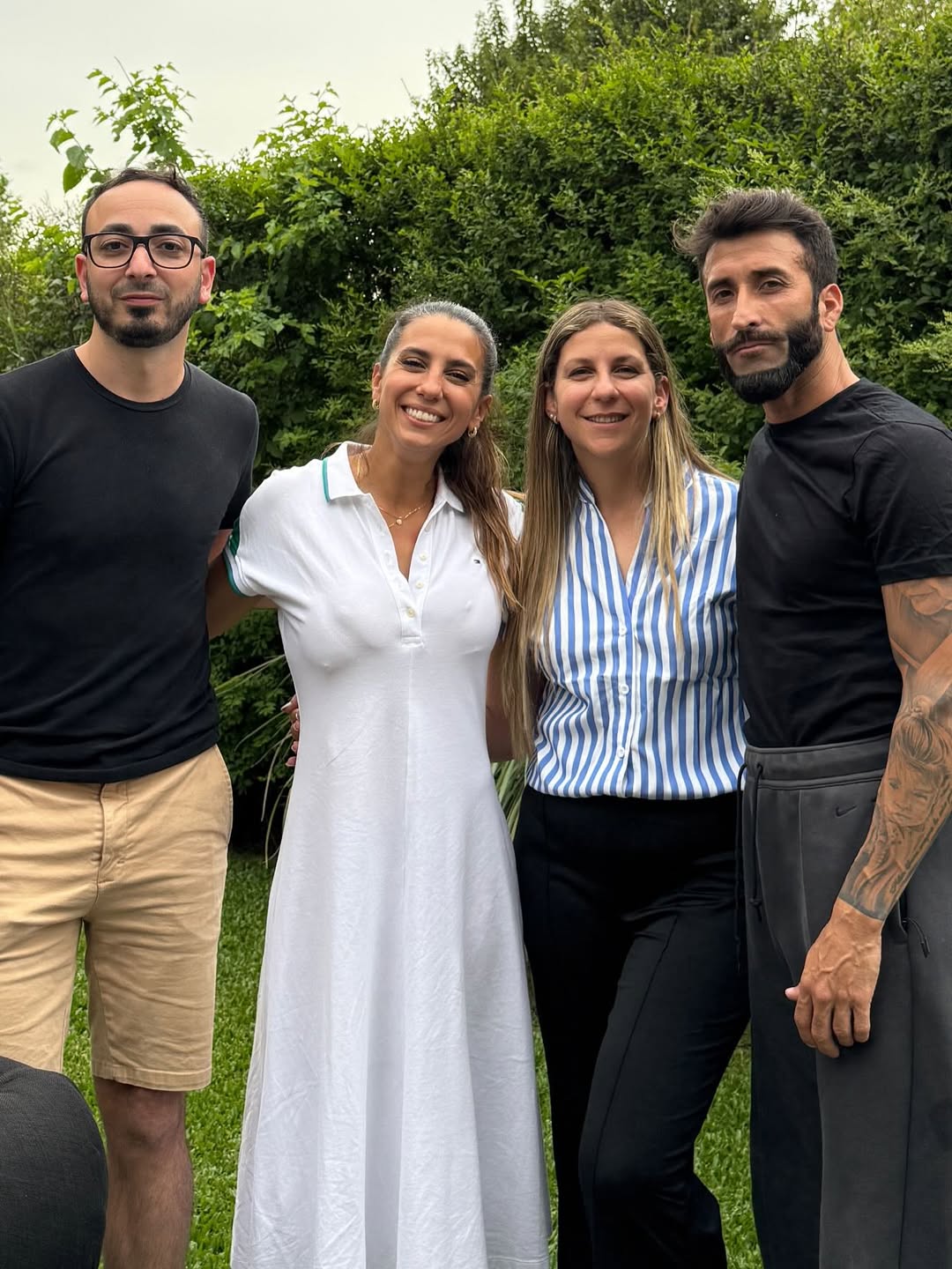 Cinthia Fernández junto a Roberto Castillo y otros invitados en la celebración de su cumpleaños | Fuente: Instagram/cinthia_fernandez_