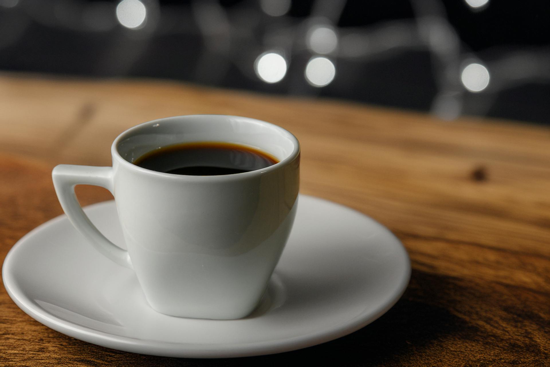 Una taza de café sobre una mesa | Fuente: Pexels