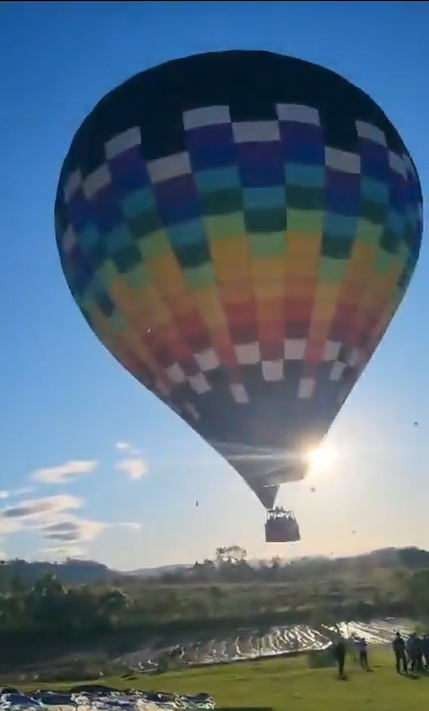 Globo aerostático antes de la tragedia en Praia Grande, Santa Catarina, Brasil. | Fuente: X/AlertaMundoNews