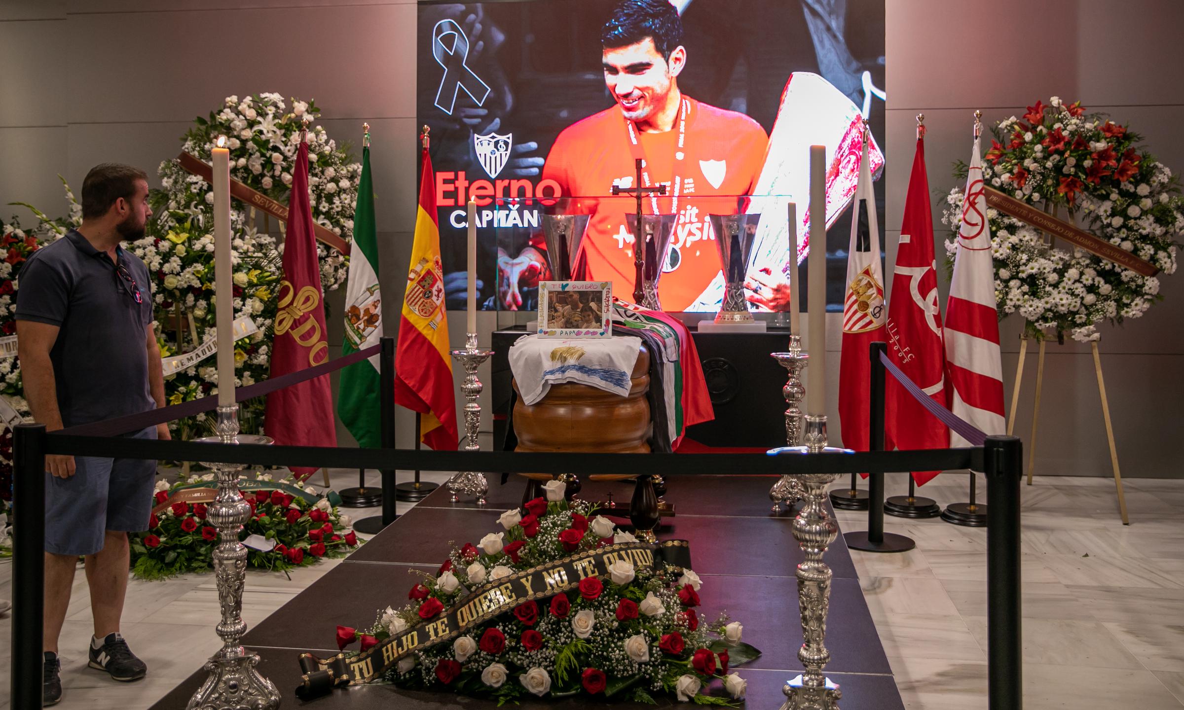 Capilla Ardiente de José Antonio Reyes, quien falleció en un accidente de coche, realizada el 2 de junio de 2019 en Sevilla, España. | Fuente: Getty Images