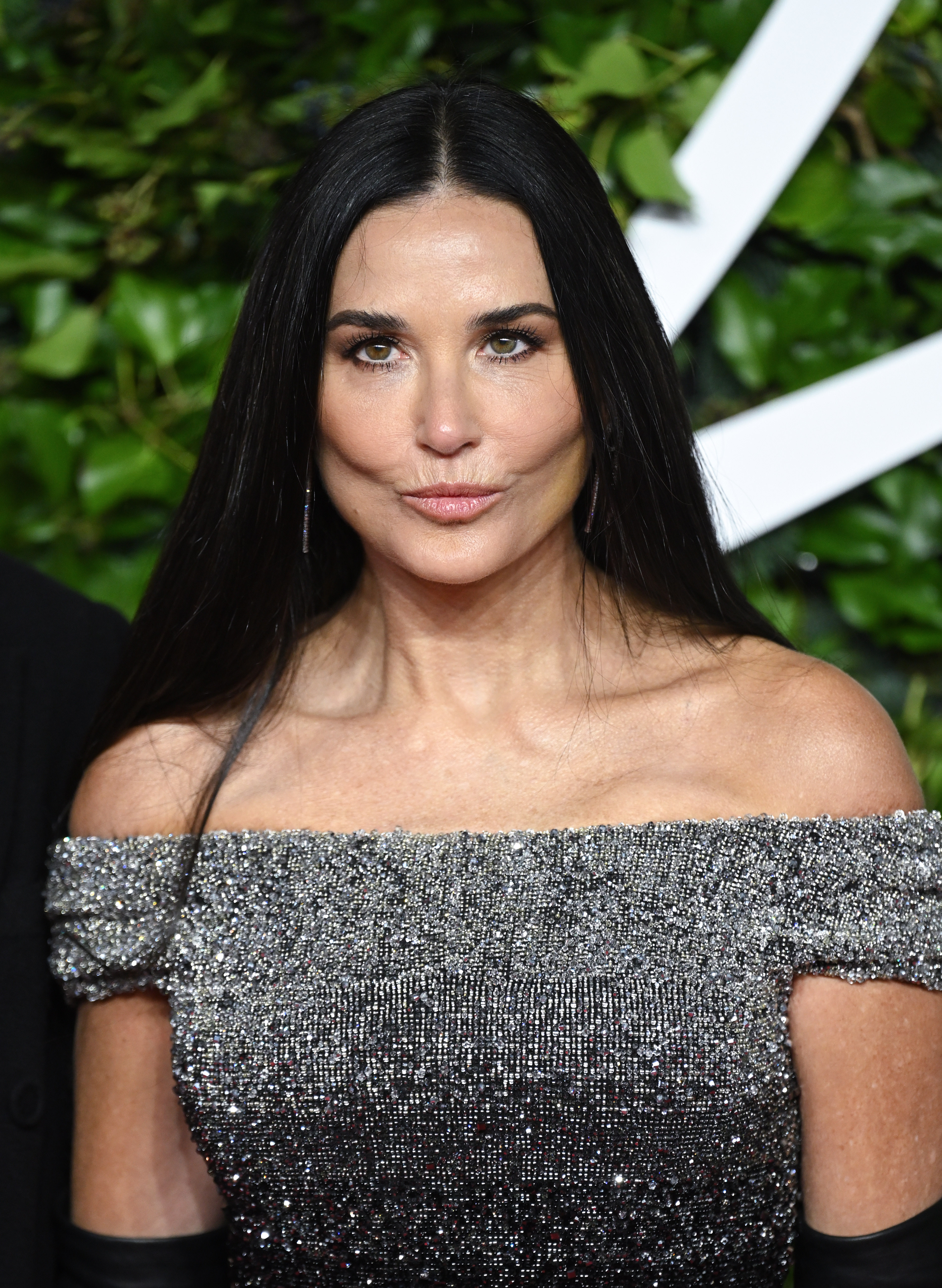 Demi Moore asiste a los Premios de la Moda el 29 de noviembre de 2021, en Londres, Inglaterra. | Fuente: Getty Images