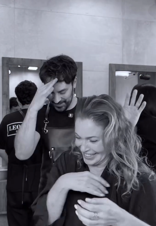 Karina Mazzocco se divierte con Leo Leiva mientras analizan el cambio de look | Fuente: Instagram/karinamazzocco