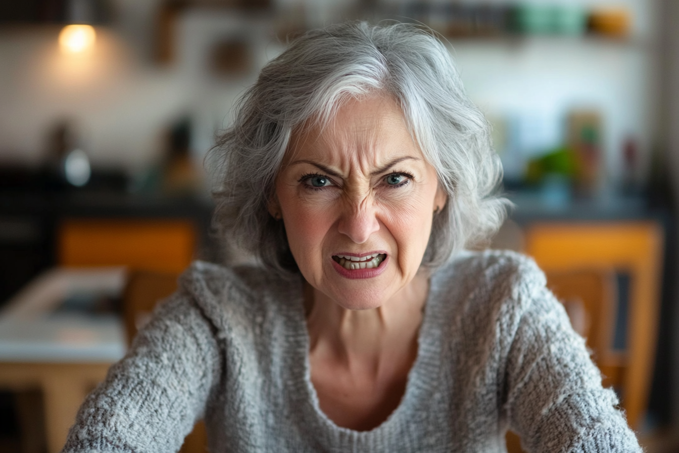 Una mujer hablando con desprecio | Fuente: Midjourney