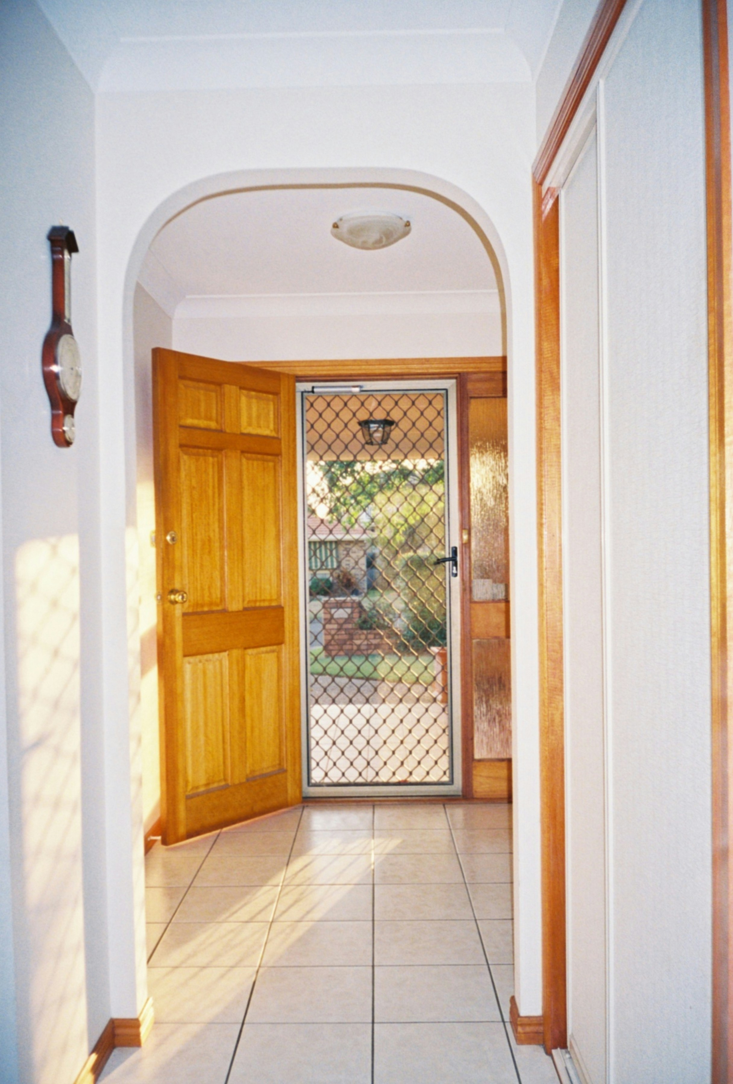 Una puerta de entrada abierta | Fuente: Unsplash