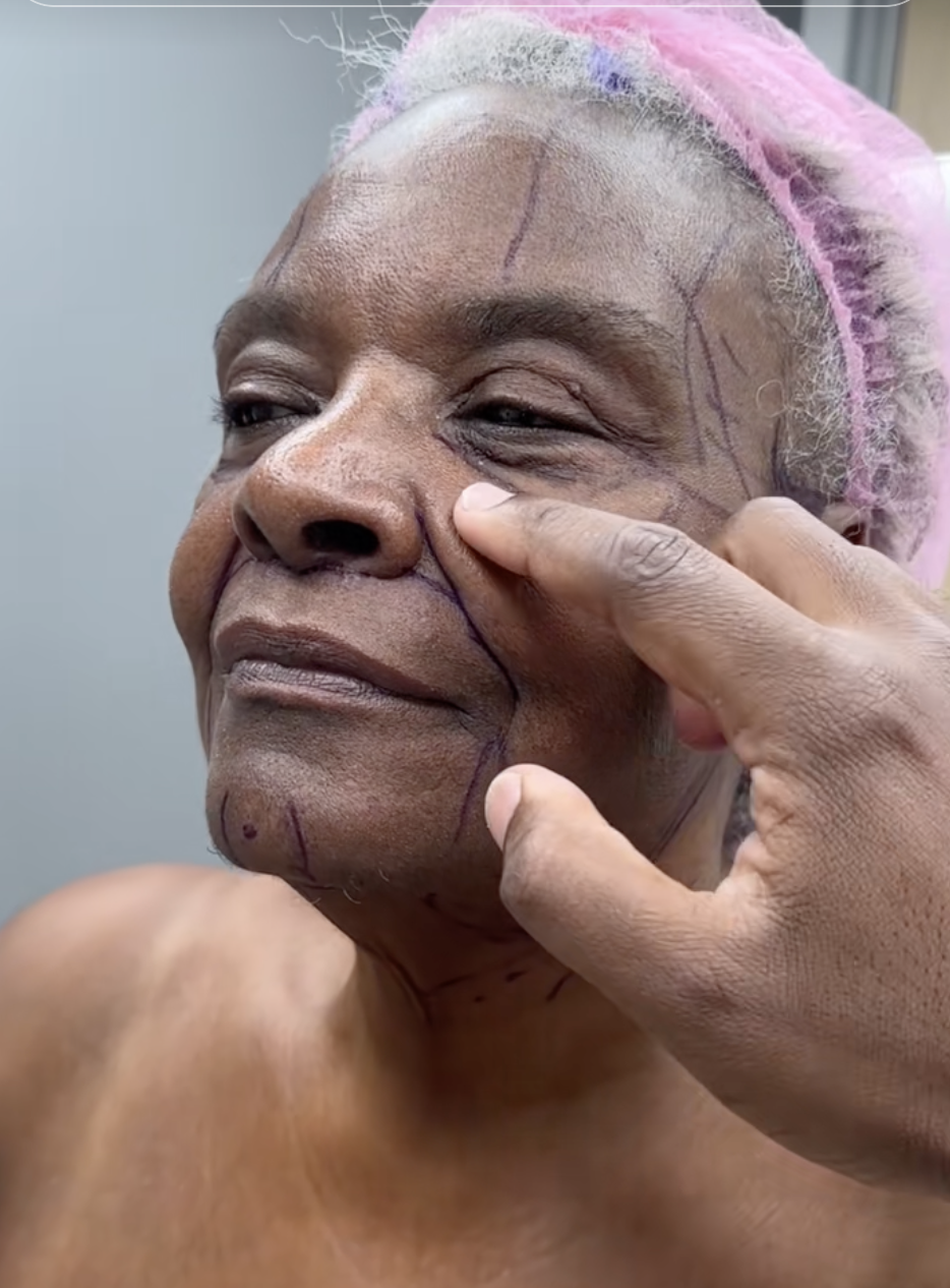 Una captura de pantalla de Linda Truesdale de un post fechado el 27 de febrero de 2025. | Fuente: TikTok/doctor.truesdale