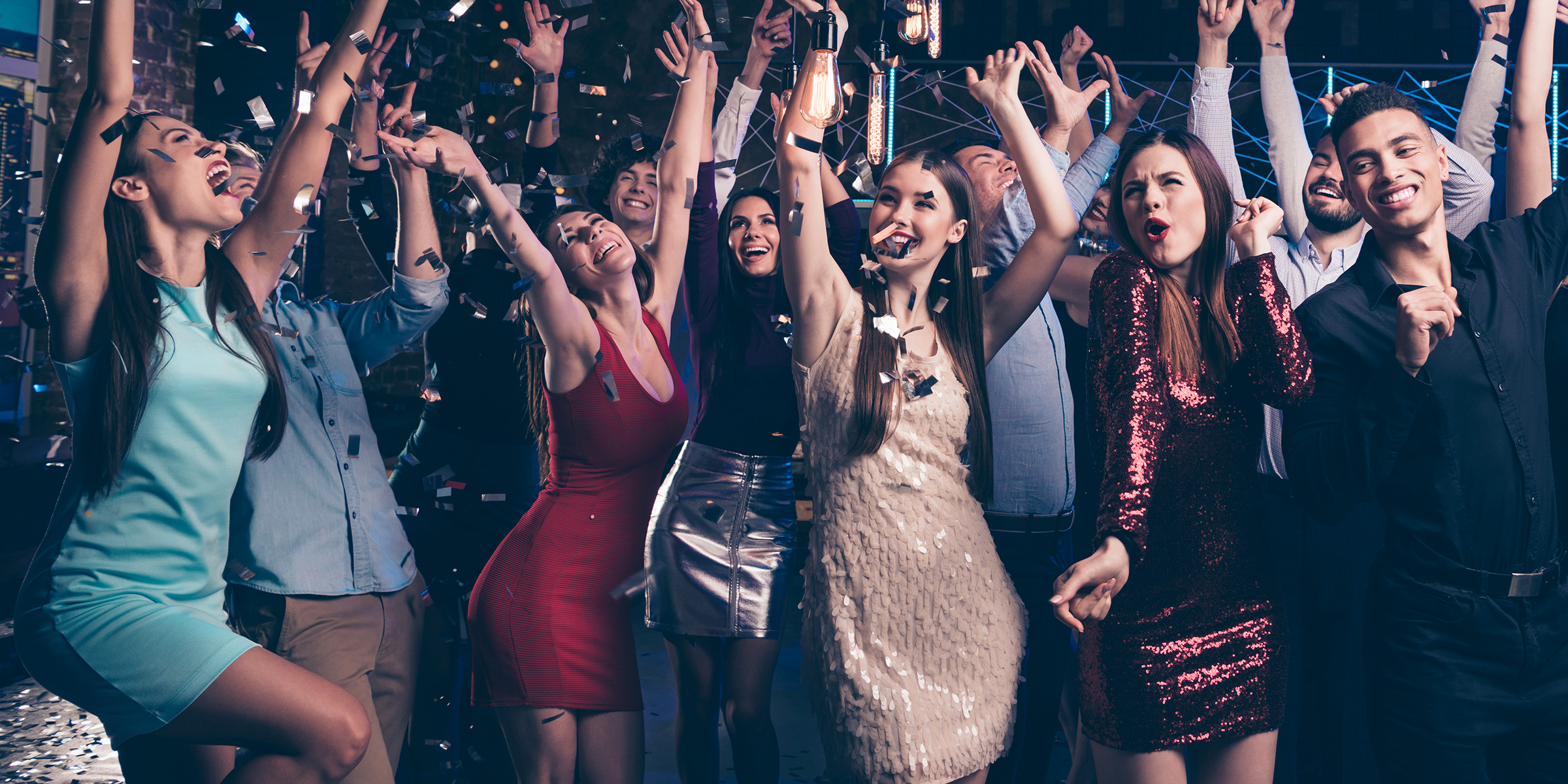 Adolescentes en el baile de graduación | Fuente: Shutterstock