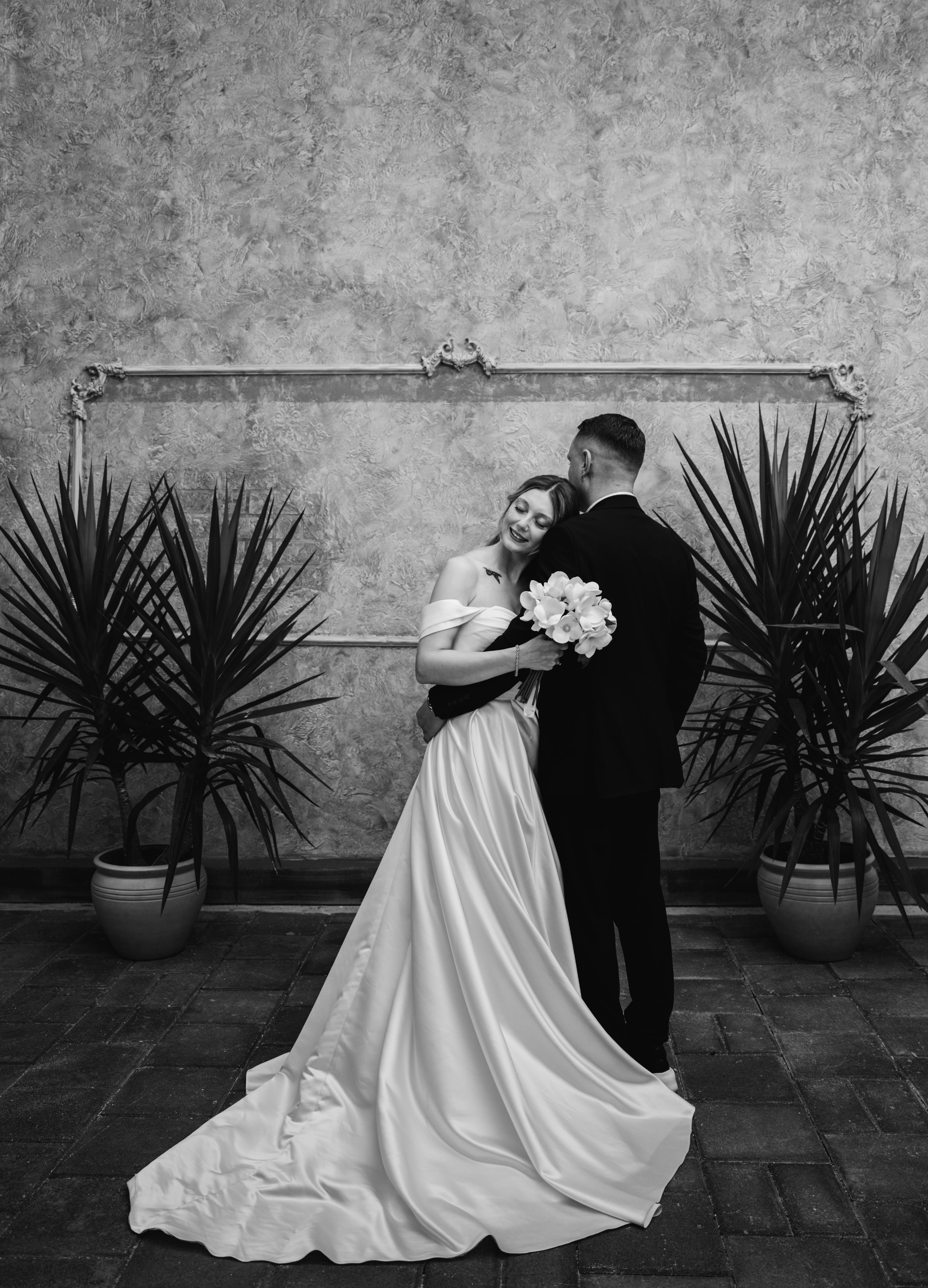 Una pareja feliz tras su boda | Fuente: Pexels