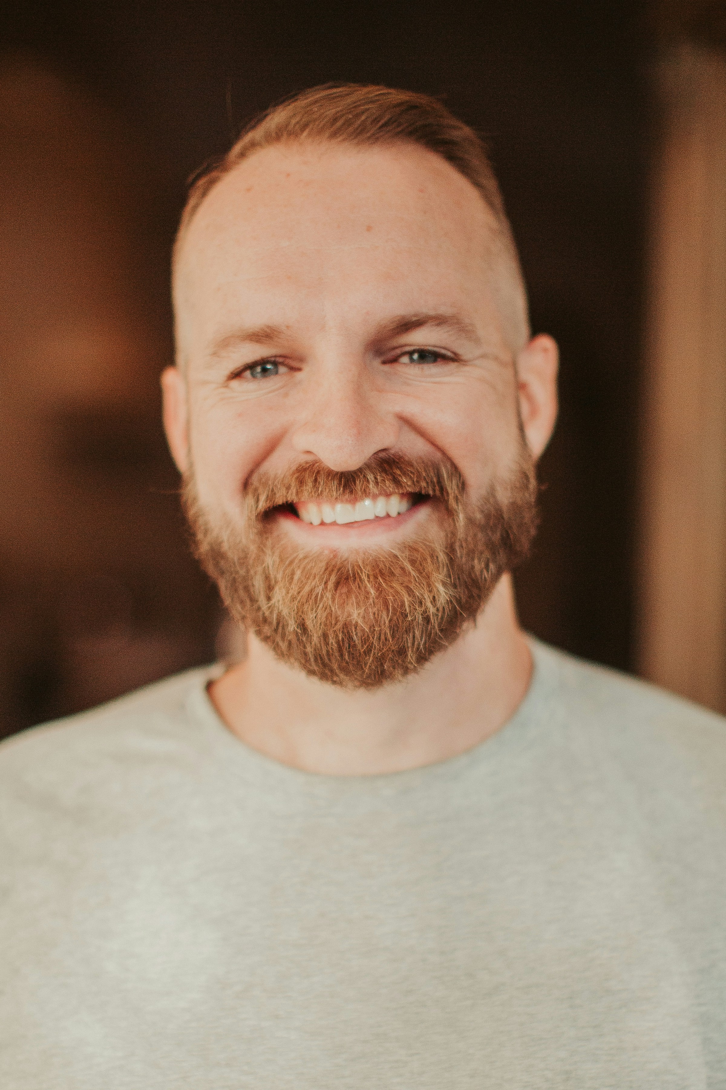 Un hombre sonriente | Fuente: Unsplash