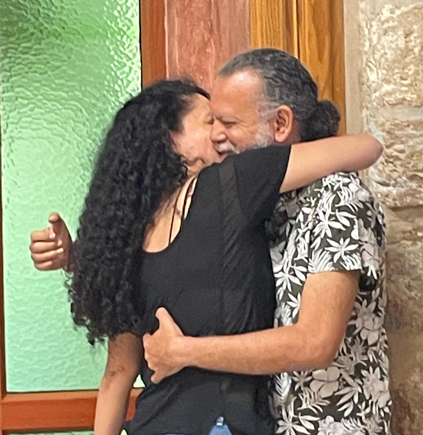 Alberto Linero y su pareja. | Foto: Facebook.com/AlbertoLineroGo