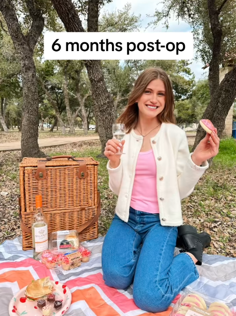 Virginia Elder celebra los seis meses postoperatorios con un picnic, con un aspecto seguro y radiante | Fuente: TikTok/virginiaeelder