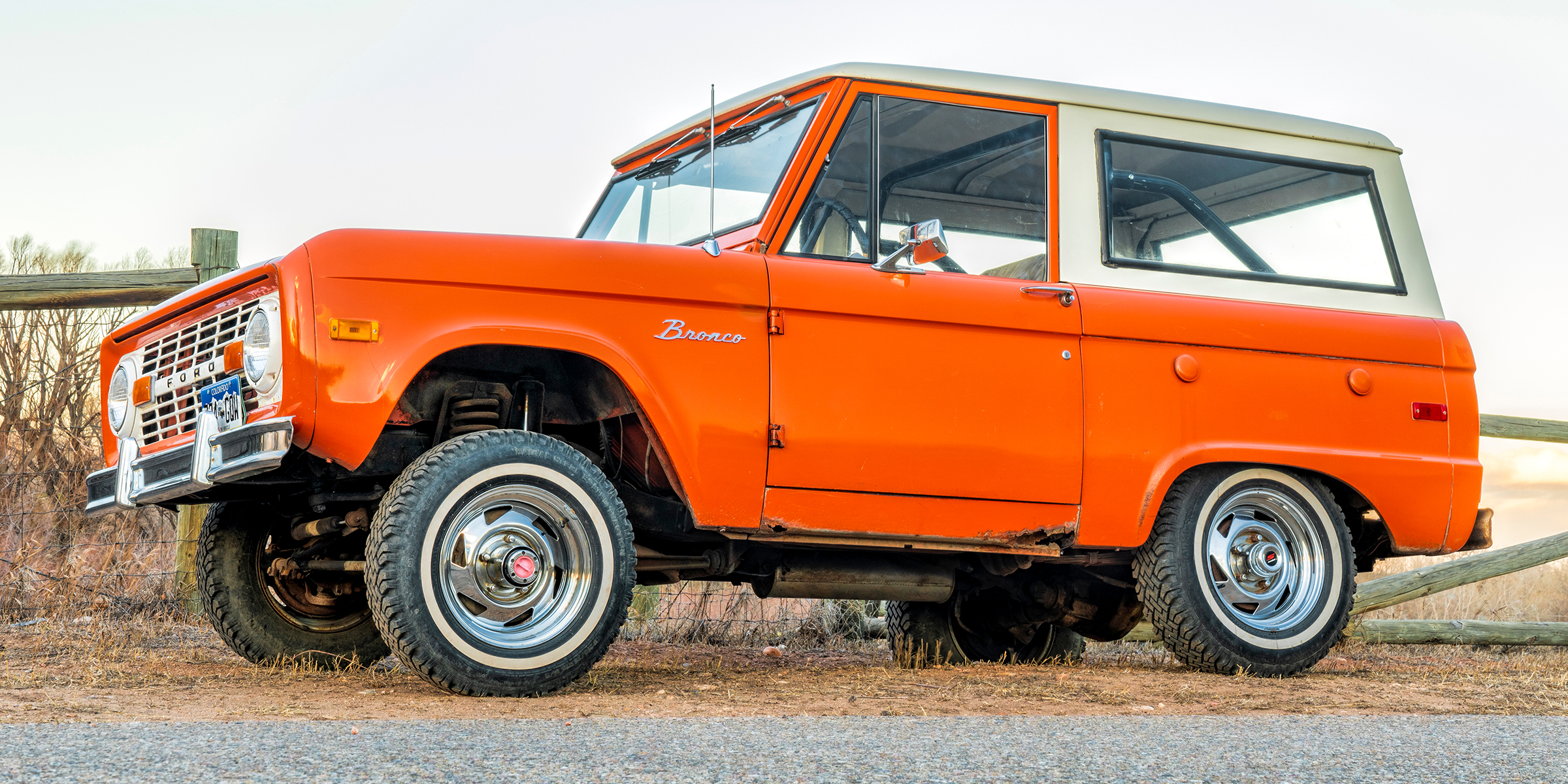 Un clásico Ford Bronco naranja de 1972 | Fuente: Shutterstock