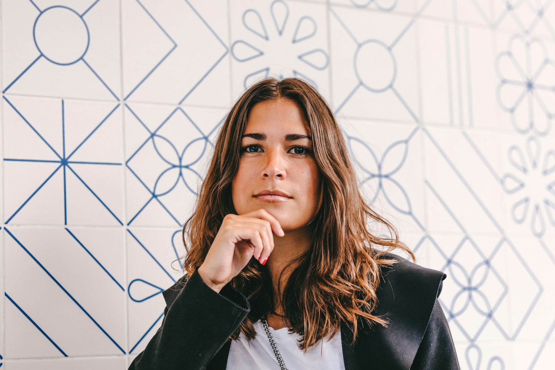 Una mujer de aspecto severo | Fuente: Unsplash