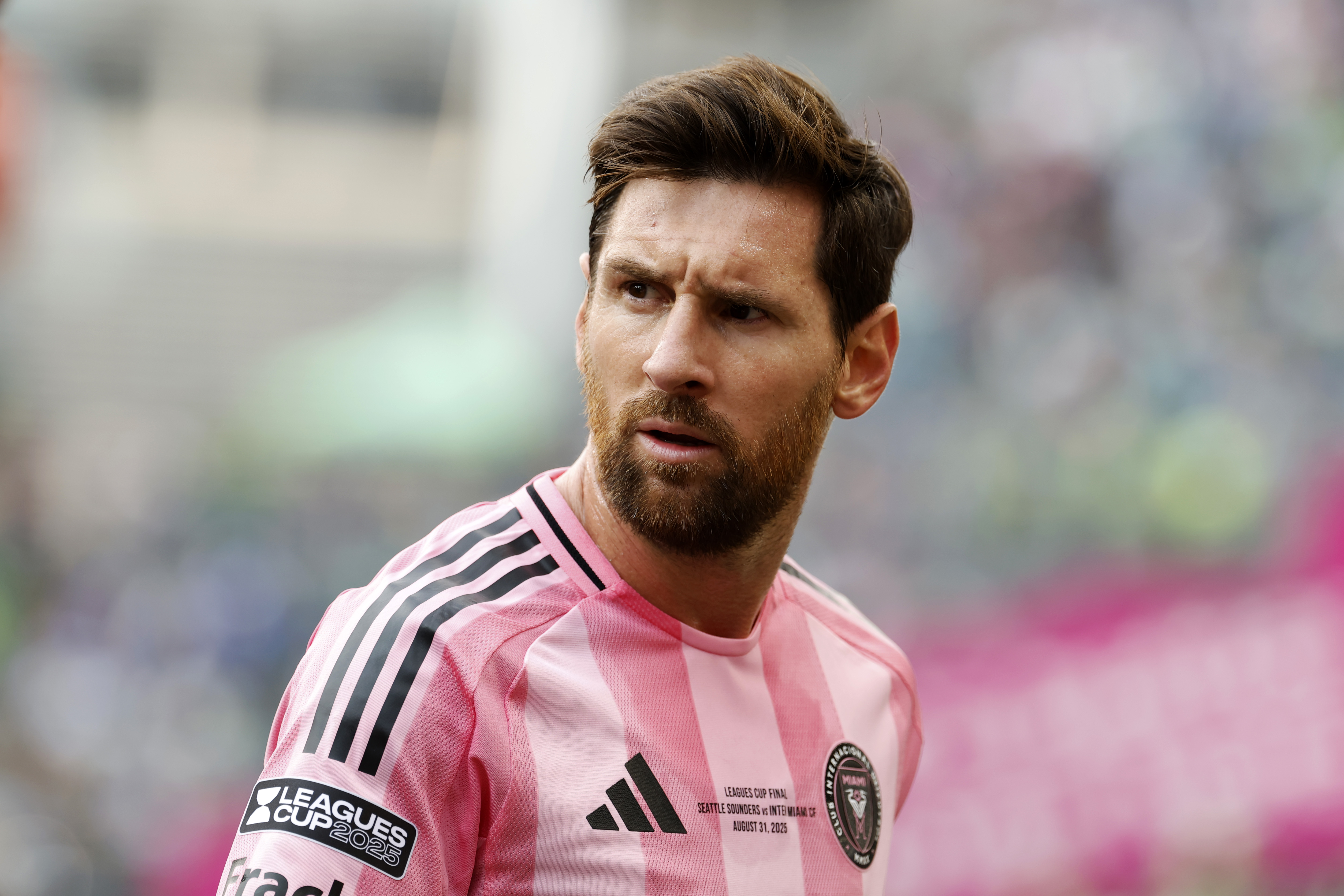 Lionel Messi #10 del Inter Miami CF observa durante la final de la Leagues Cup entre Seattle Sounders e Inter Miami CF en el Lumen Field el 31 de agosto de 2025 en Seattle, Washington. | Fuente: Getty Images