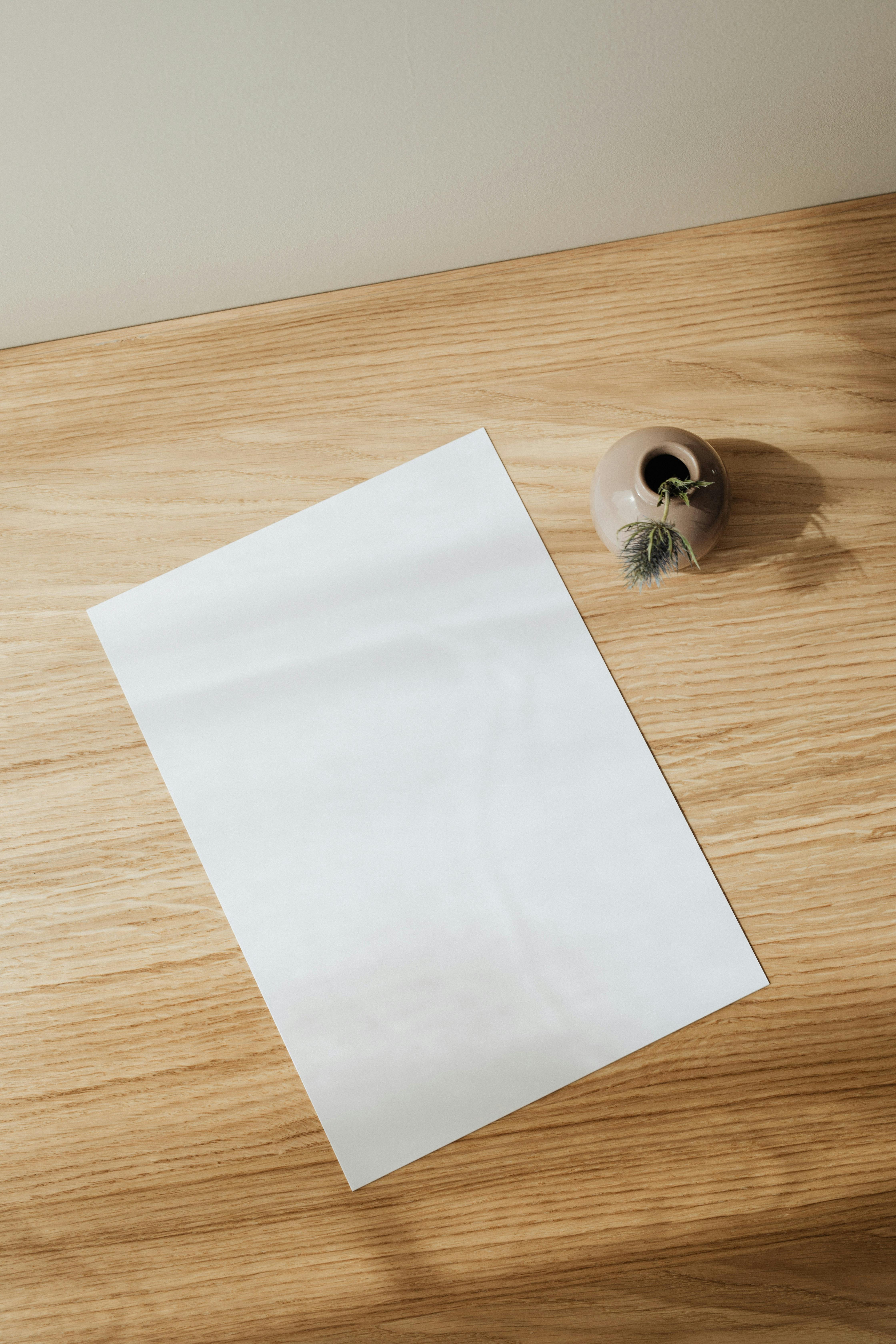 Un papel sobre una mesa | Fuente: Pexels