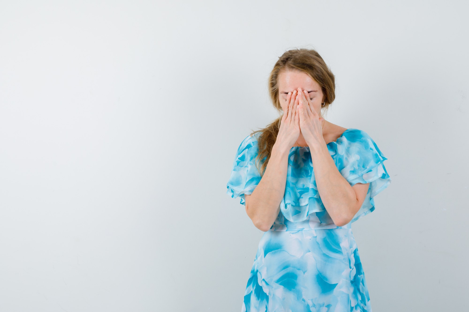 Una mujer triste | Fuente: Freepik
