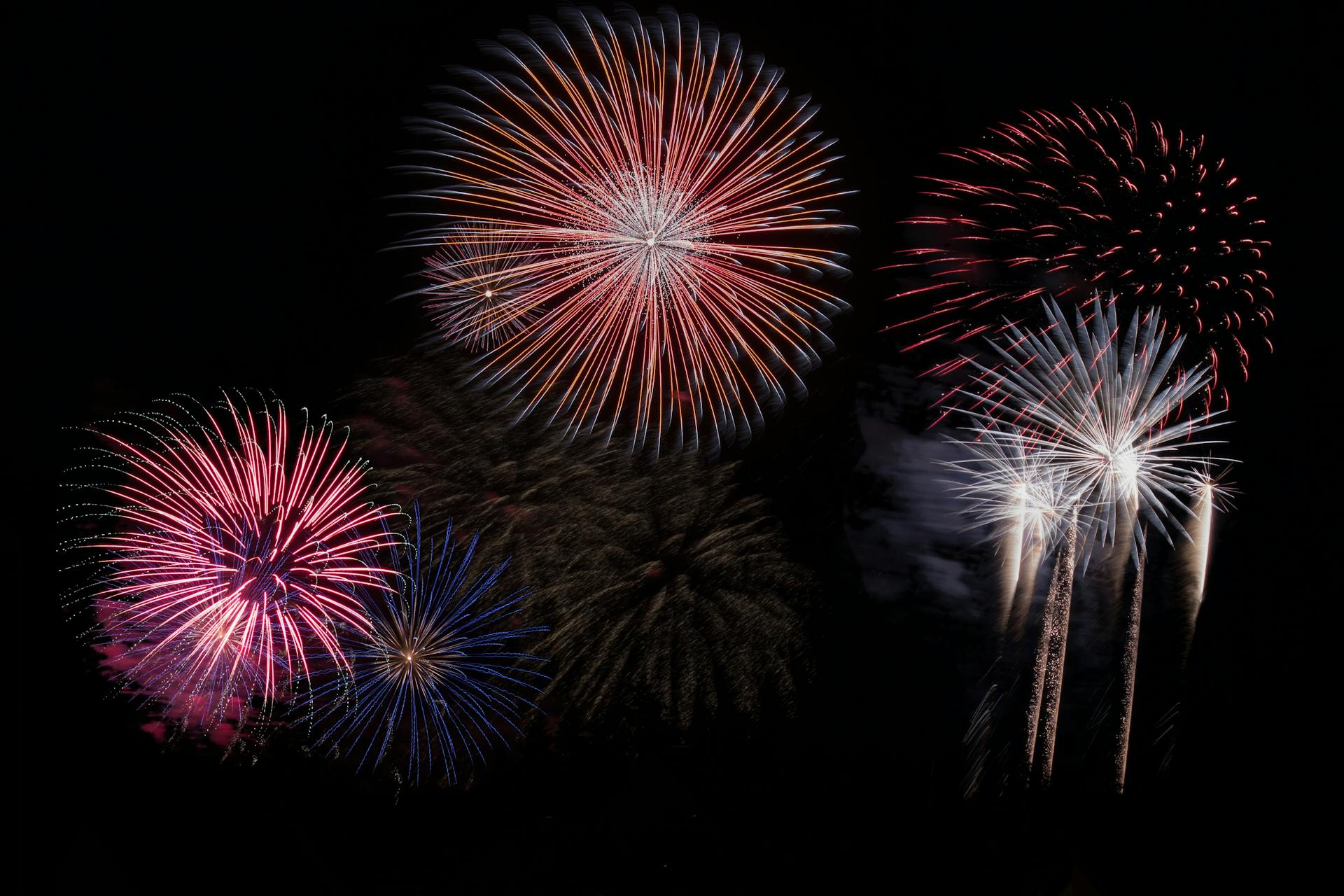 Fuegos artificiales de noche | Fuente: Pexels