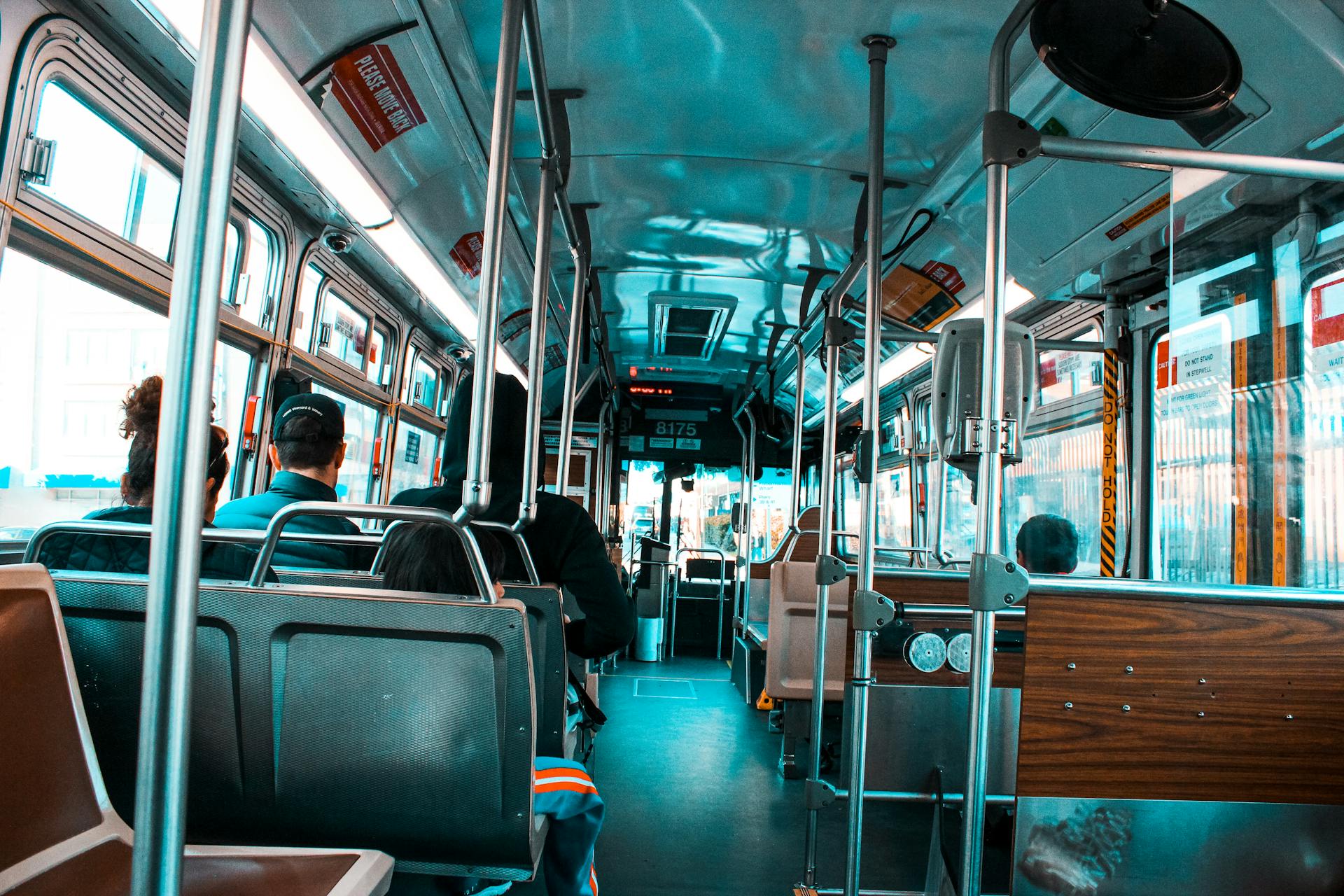 El interior de un autobús | Fuente: Pexels