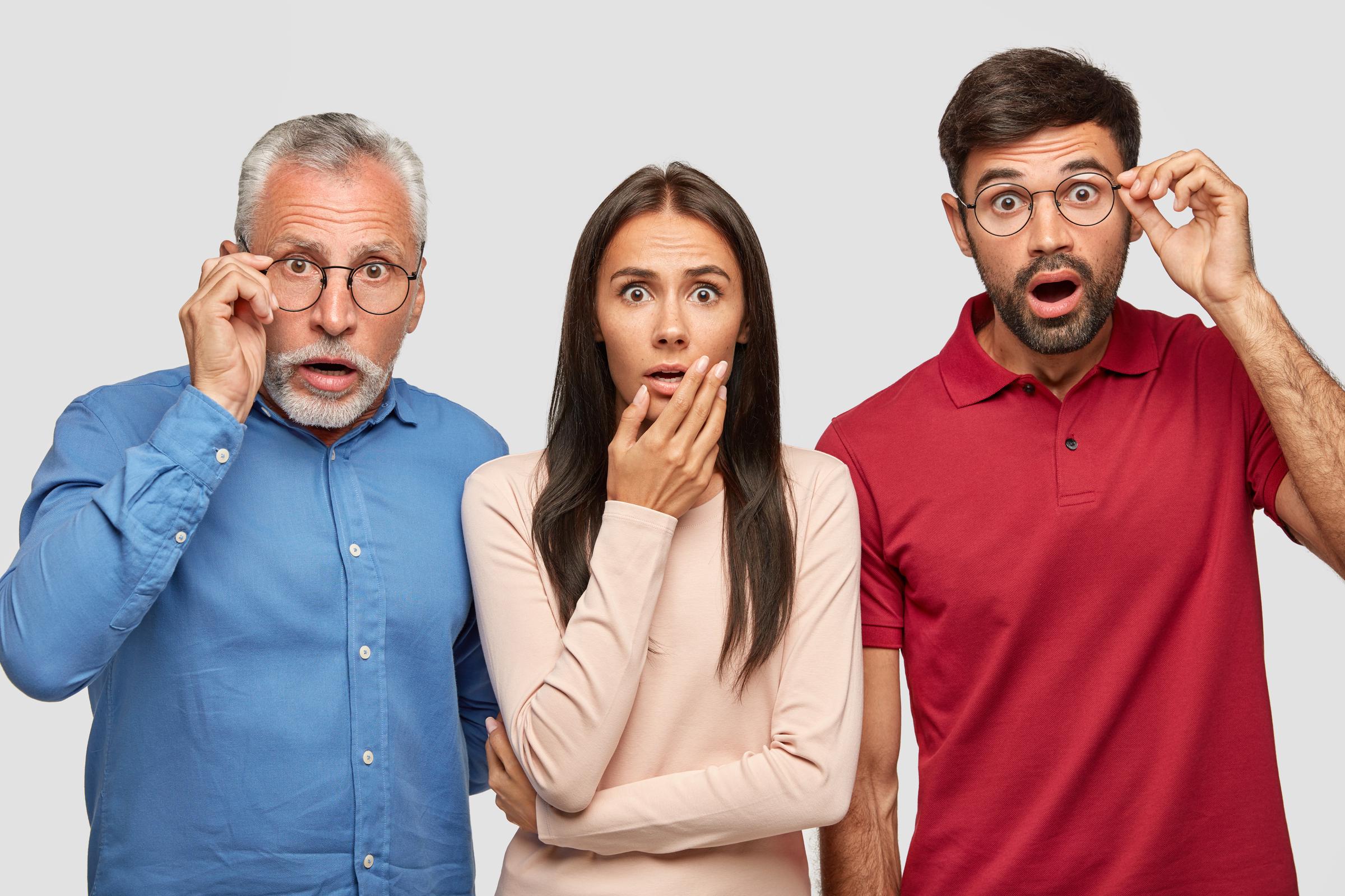 Gente conmocionada | Fuente: Freepik
