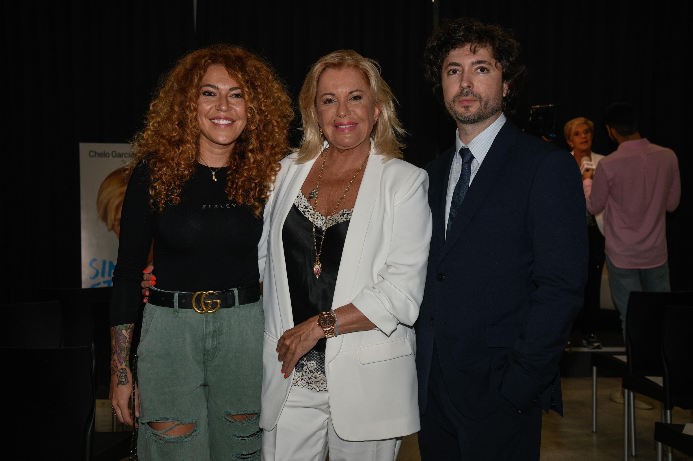 Sofía Cristo, Bárbara Rey y Ángel Cristo durante la presentación del nuevo libro de Chelo García Cortés, “Sin etiquetas”, el 27 de octubre de 2022, en Madrid, España. | Fuente: Getty Images