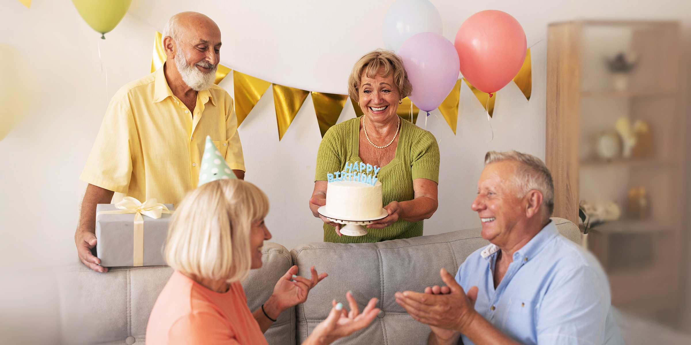 Personas en una fiesta de cumpleaños | Fuente: Freepik