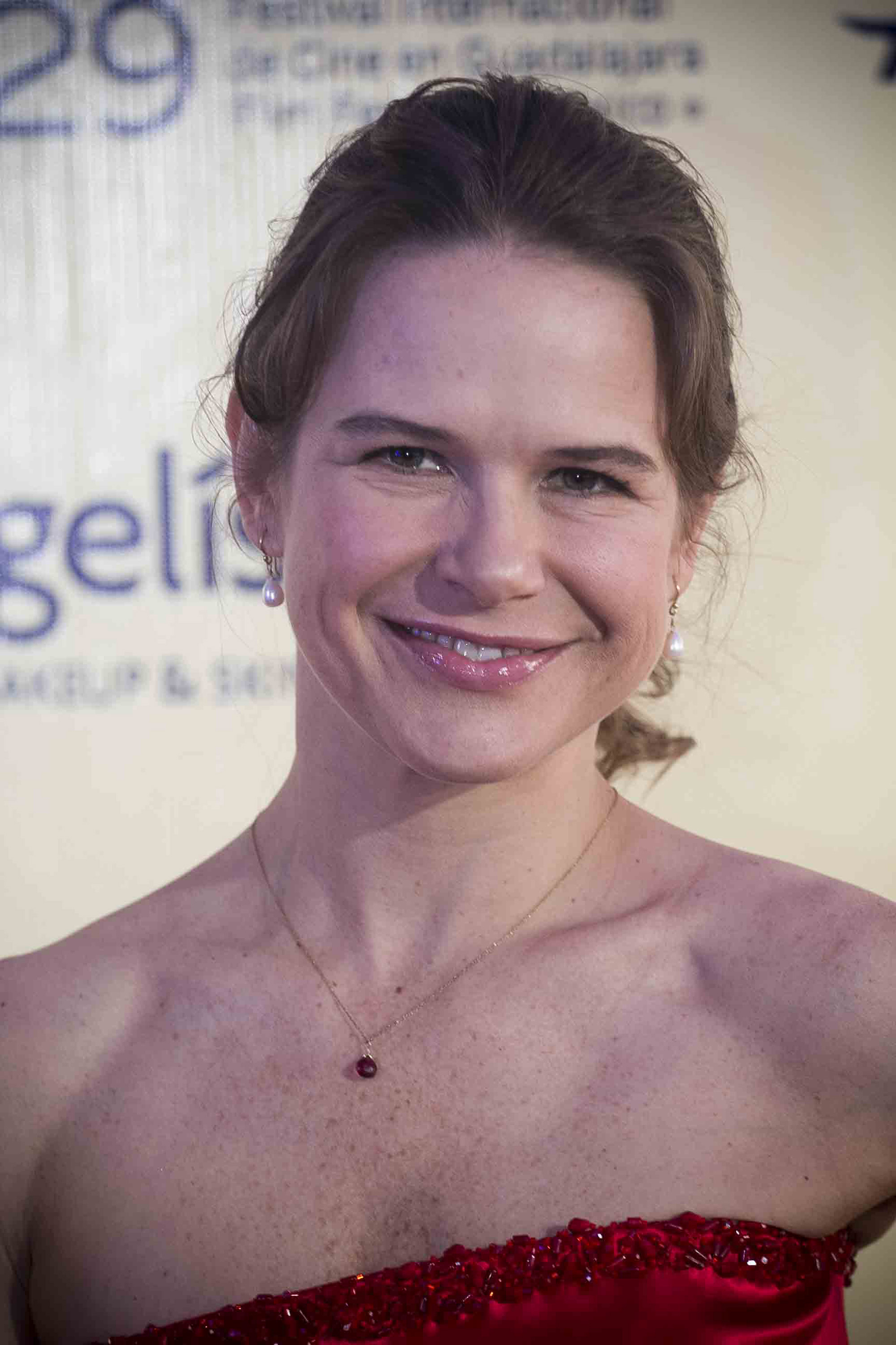 Nailea Norvind posa para una foto durante la Clausura del Festival Internacional de Cine de Guadalajara el 29 de marzo de 2014 en Guadalajara, México.