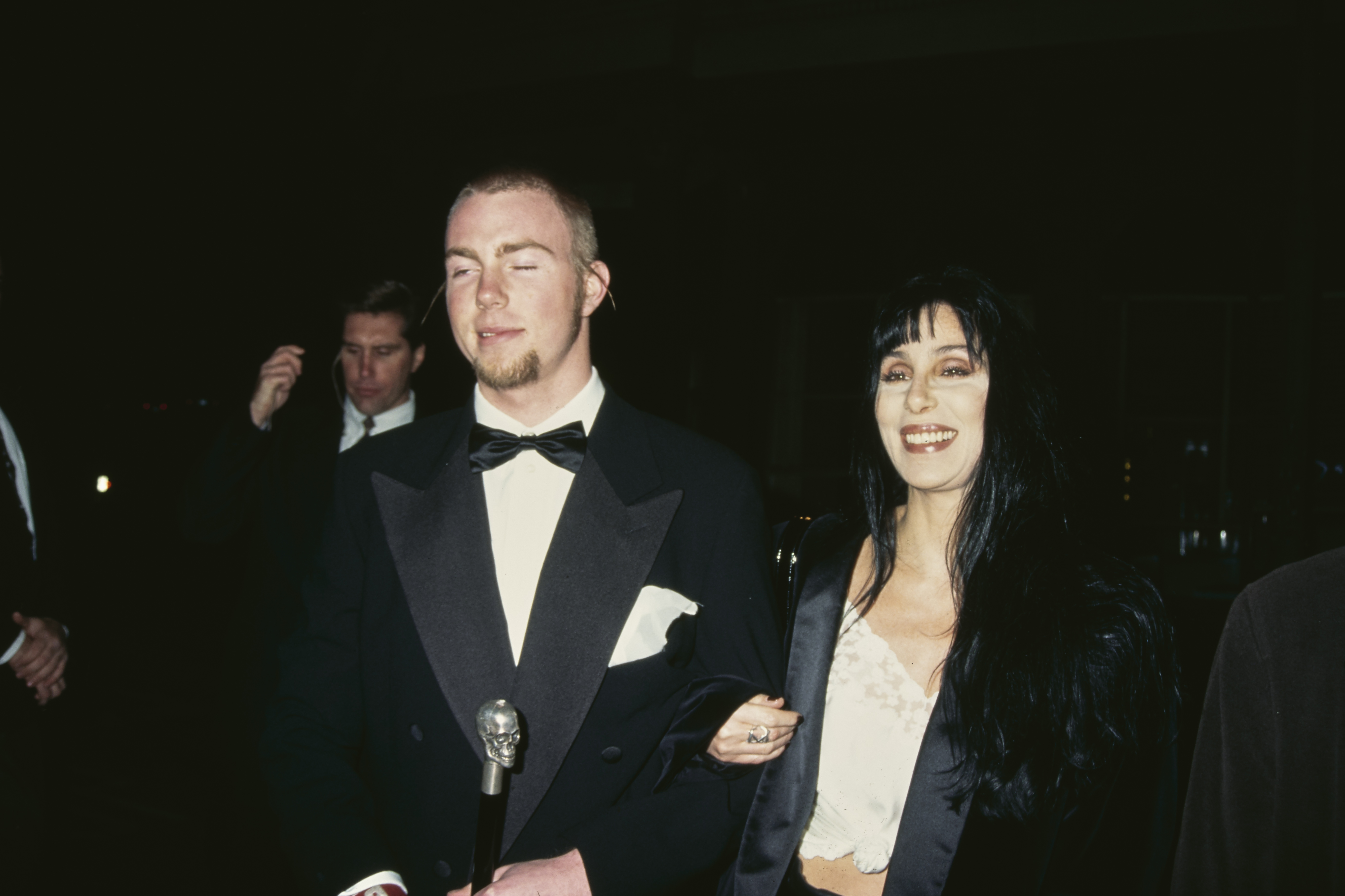 Elijah Blue Allman y Cher en Century City, California, el 7 de diciembre de 1994 | Fuente: Getty Images