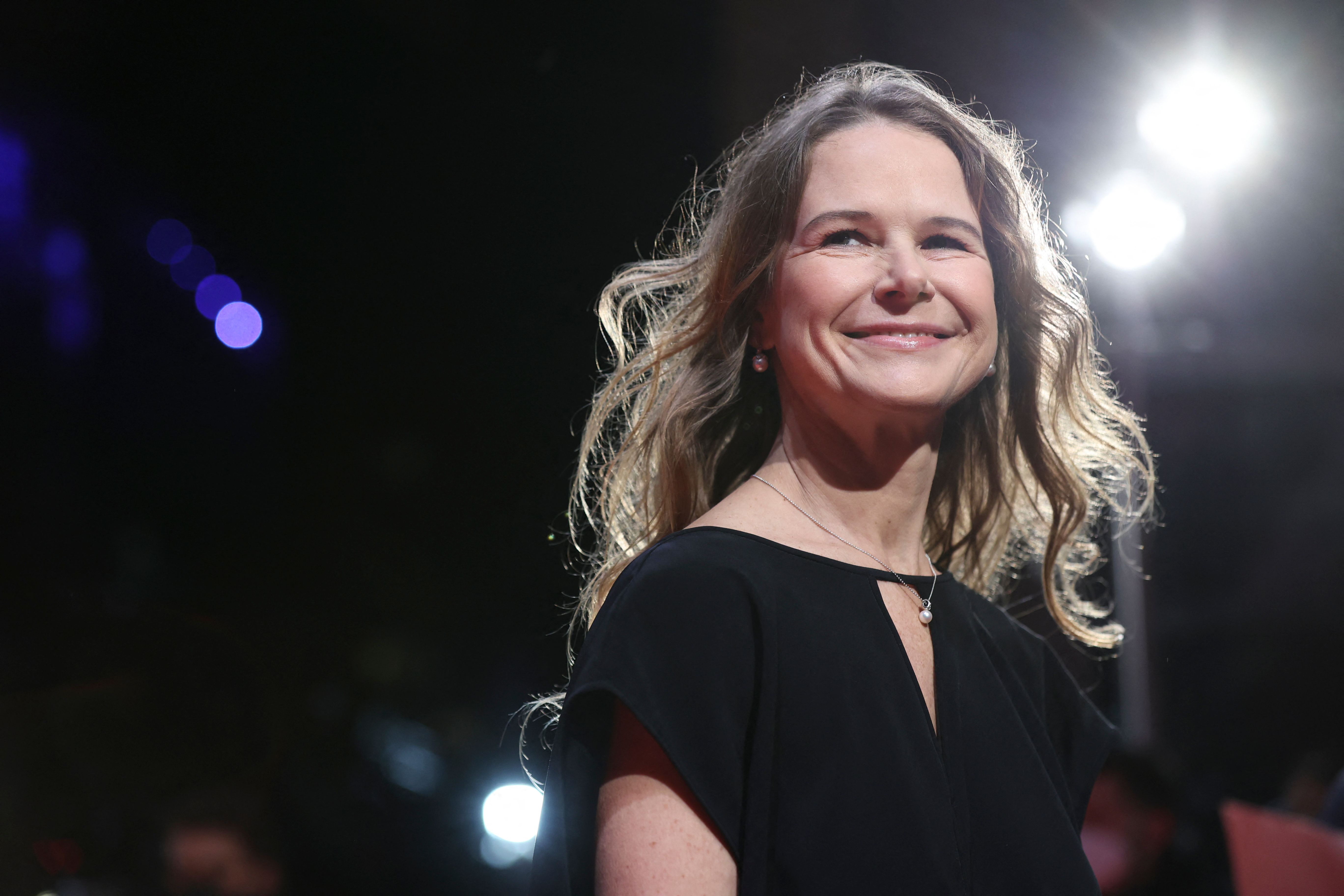 Nailea Norvind posa en la alfombra roja antes de la entrega de premios de la 72ª edición del Festival de Cine de la Berlinale, en Berlín, el 16 de febrero de 2022.