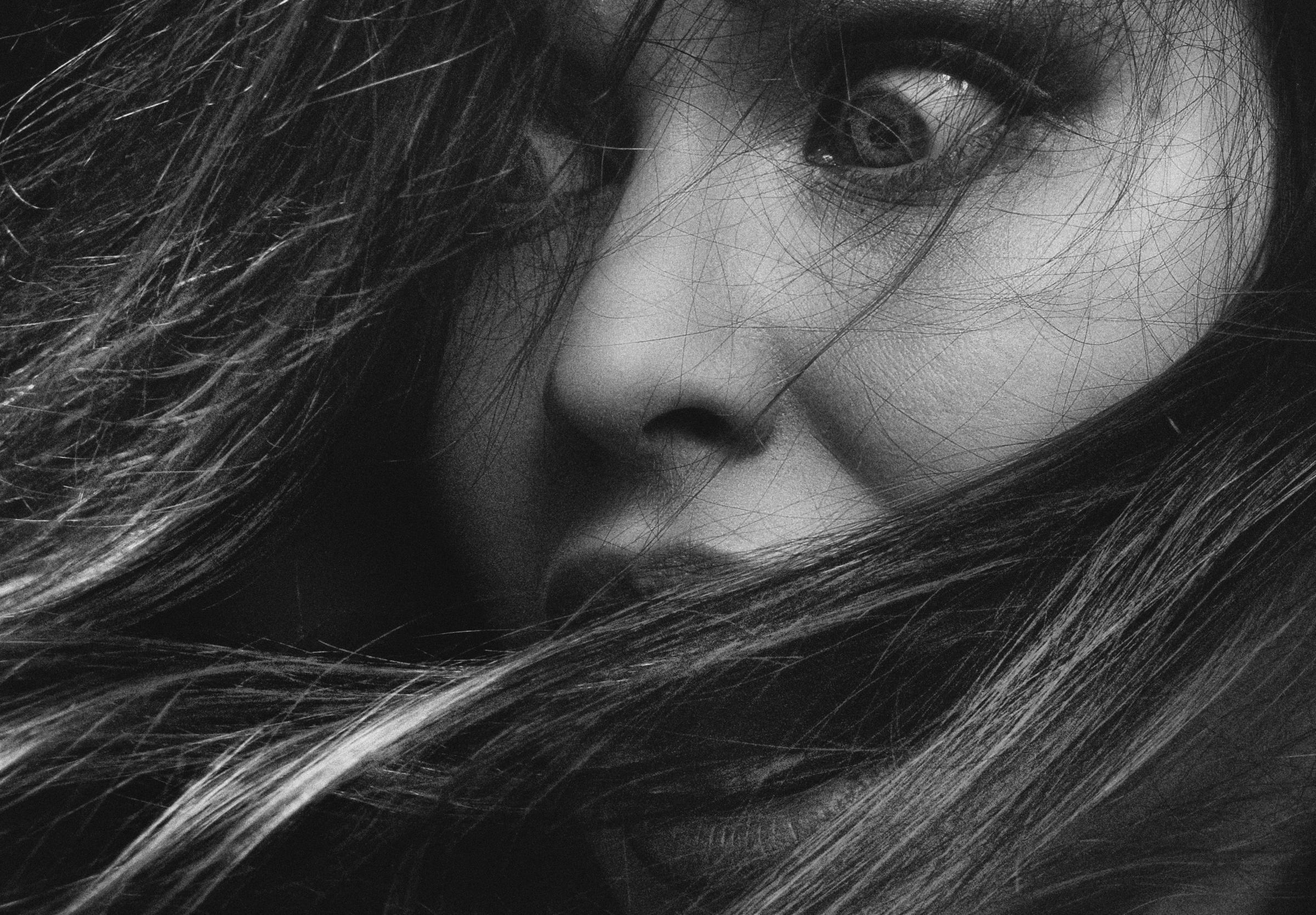 Primer plano de una mujer muy conmocionada | Fuente: Pexels