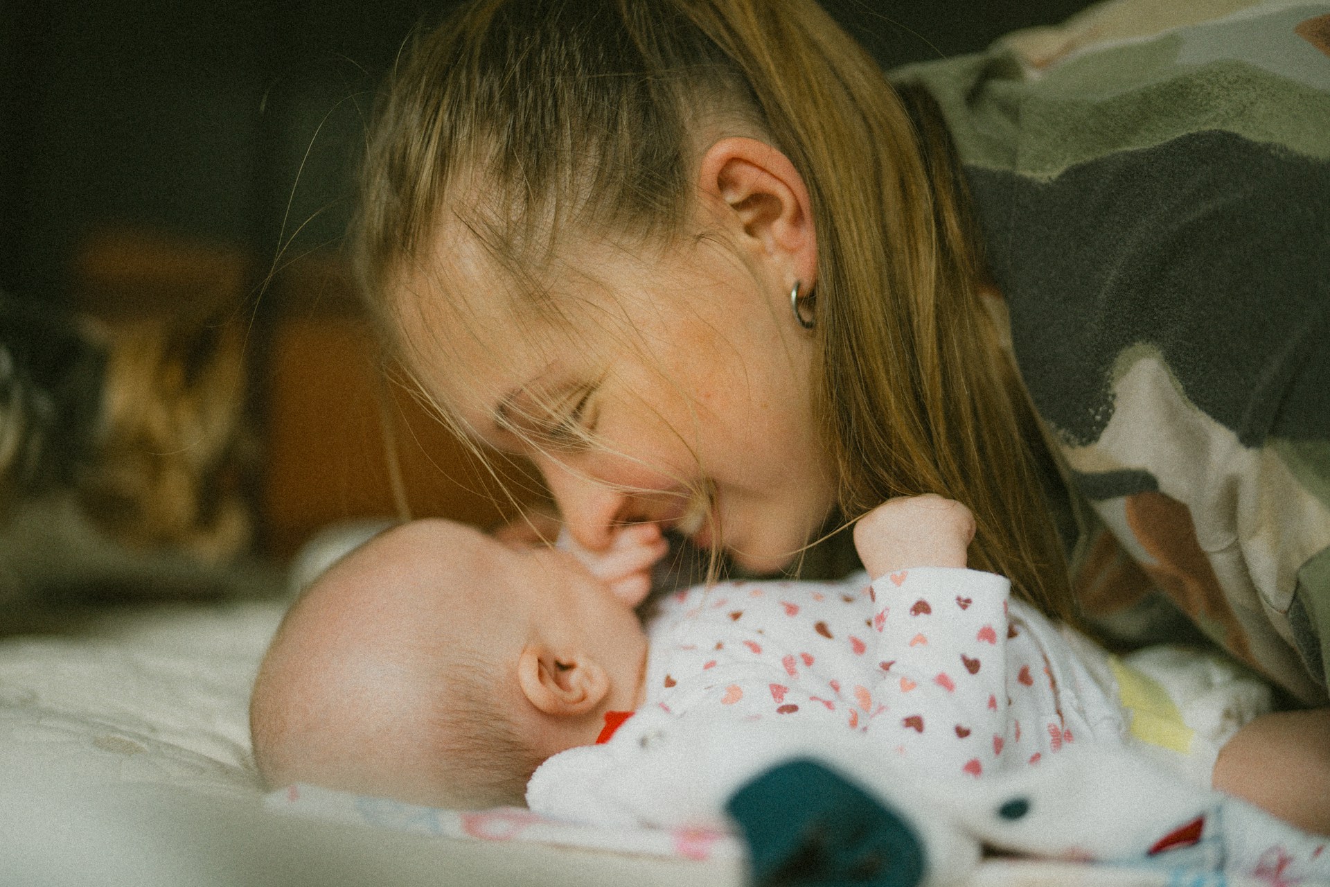 Una madre con su bebé recién nacido | Fuente: Unsplash