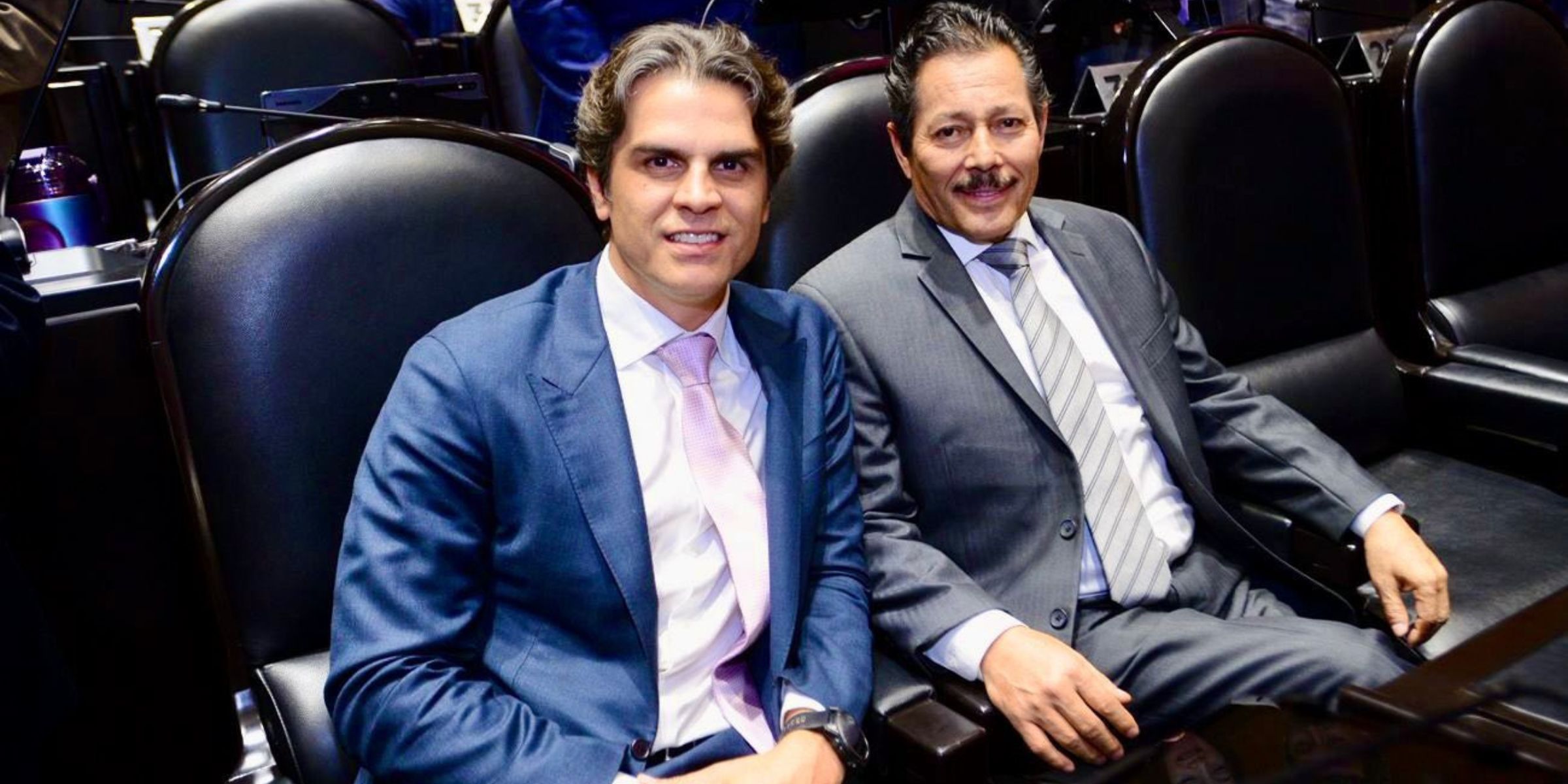 Diputado Juan Carlos Valladares junto a un colega legislador. | Fuente: Facebook/Juan Carlos Valladares.