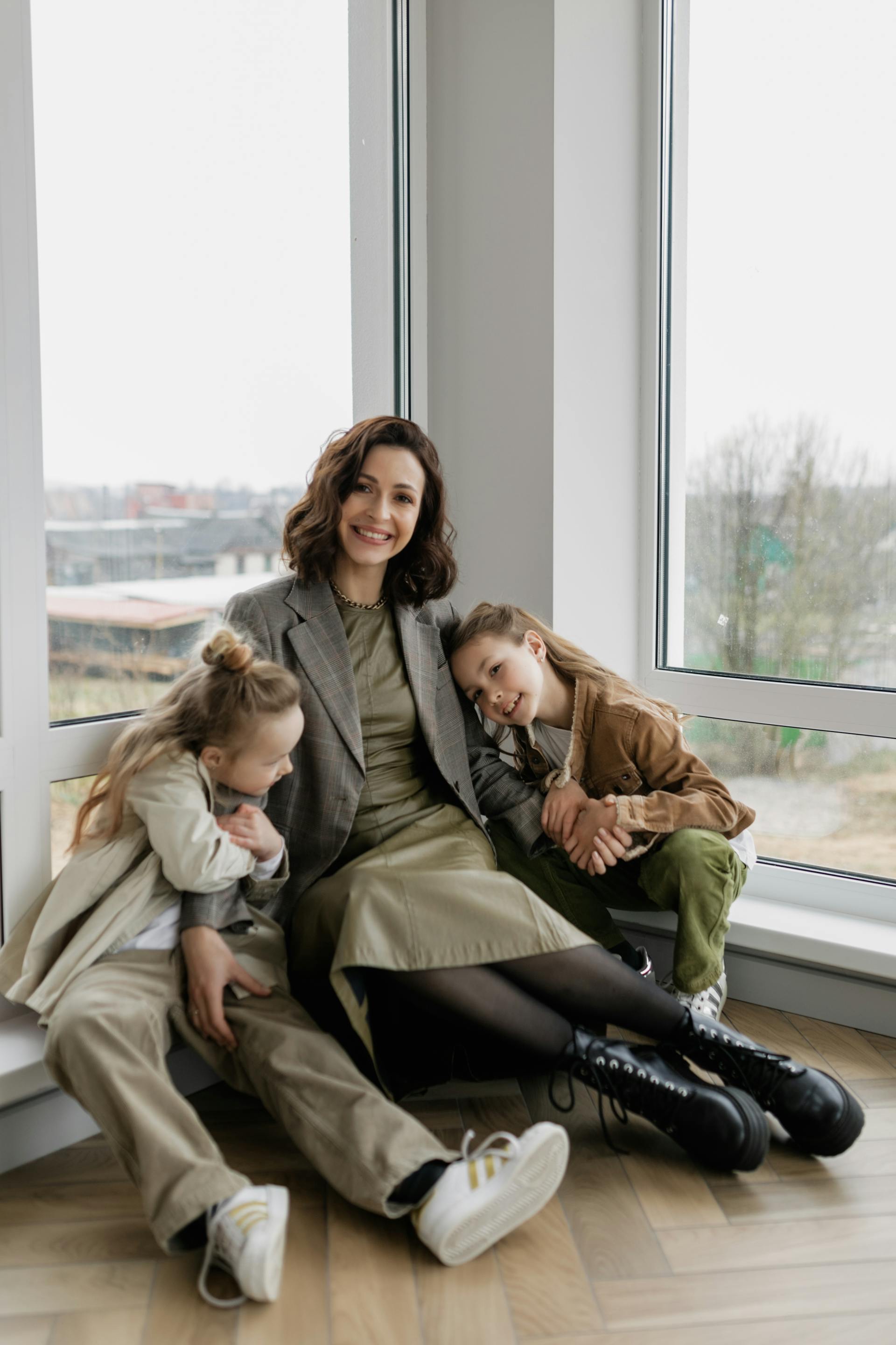 Una madre con sus hijas | Fuente: Pexels