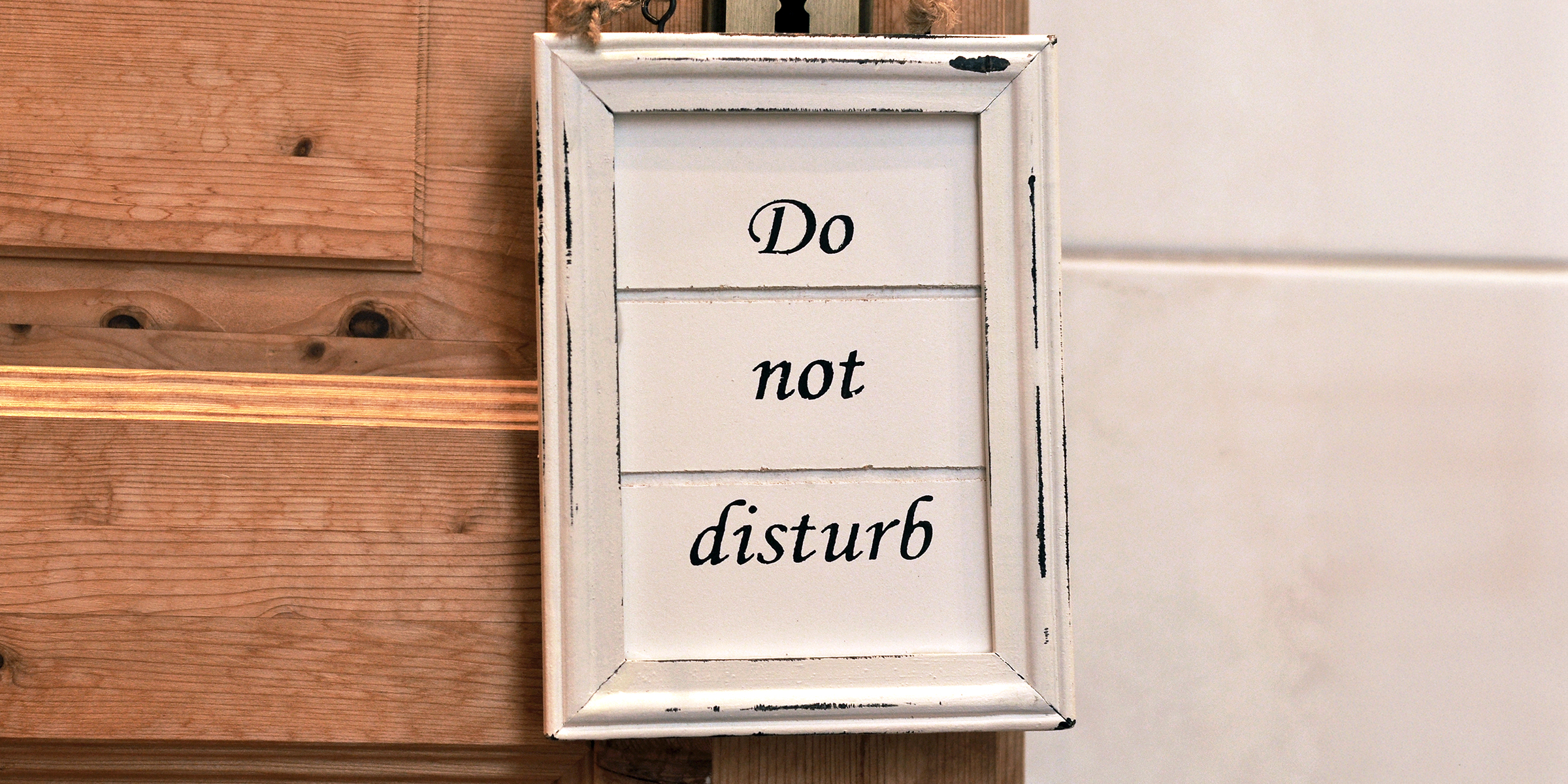 Cartel de "No molestar" | Fuente: Shutterstock