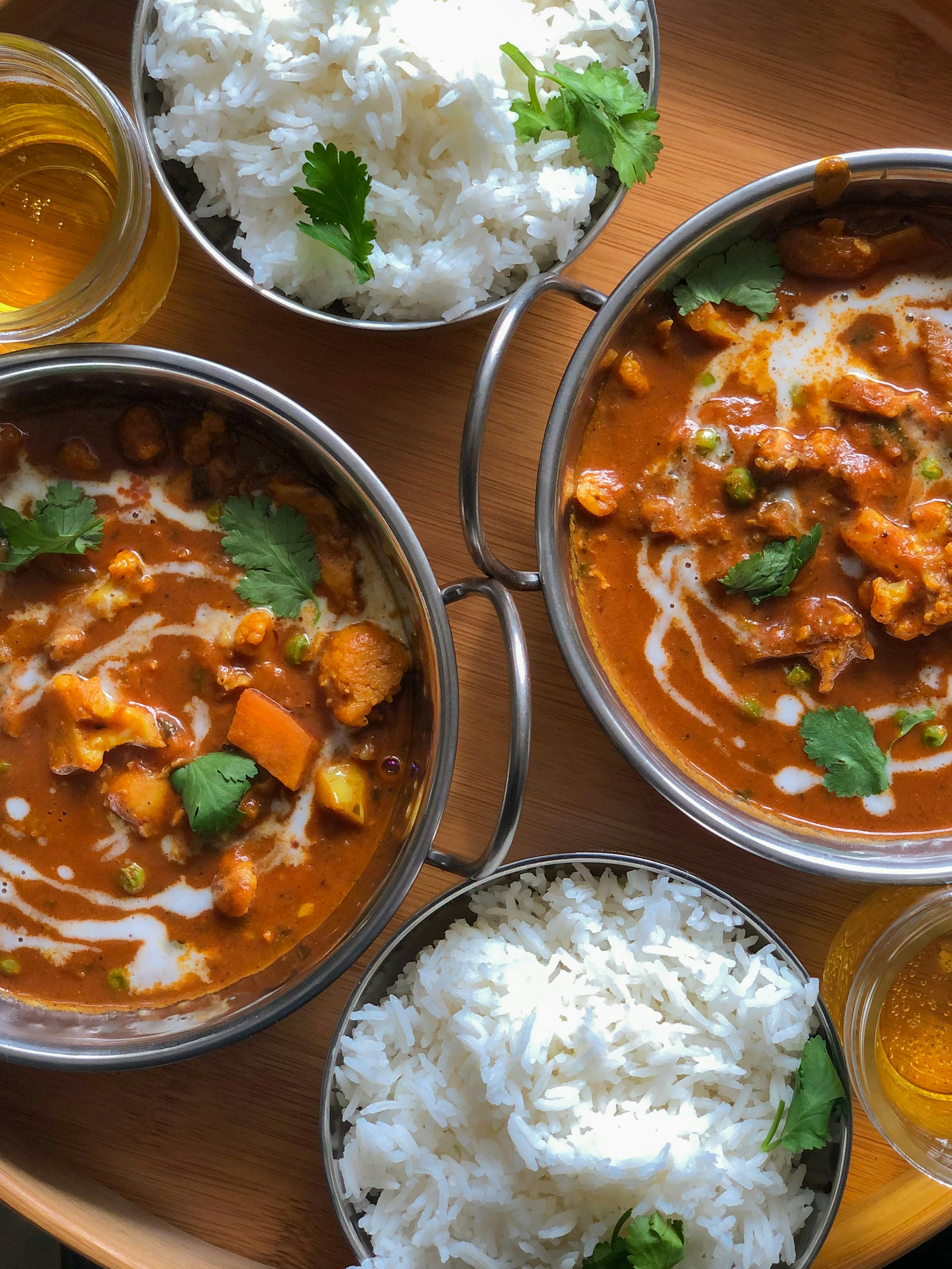 Cuencos de curry y arroz | Fuente: Unsplash