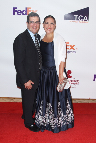 Otto Padrón y Angélica Vale asisten a la 9a Gala Anual de FedEx/St. Jude Ángeles y Estrellas en el JW Marriott el 14 de mayo de 2011 en Miami, Florida | Fuente: Getty Images