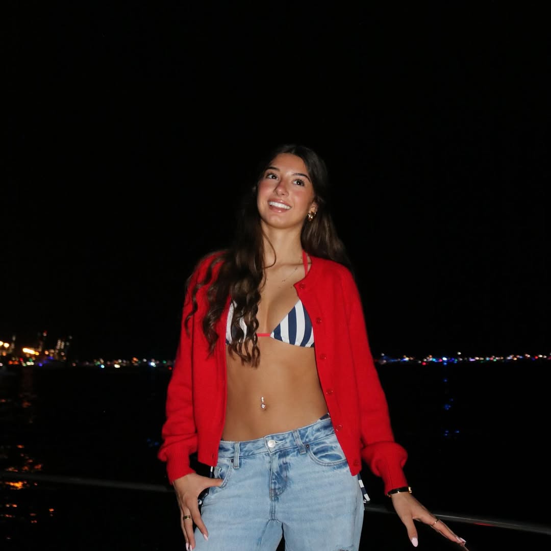 Kailey Levy, hija de William Levy y Elizabeth Gutiérrez, posando en bikini | Fuente: kaileylevy19