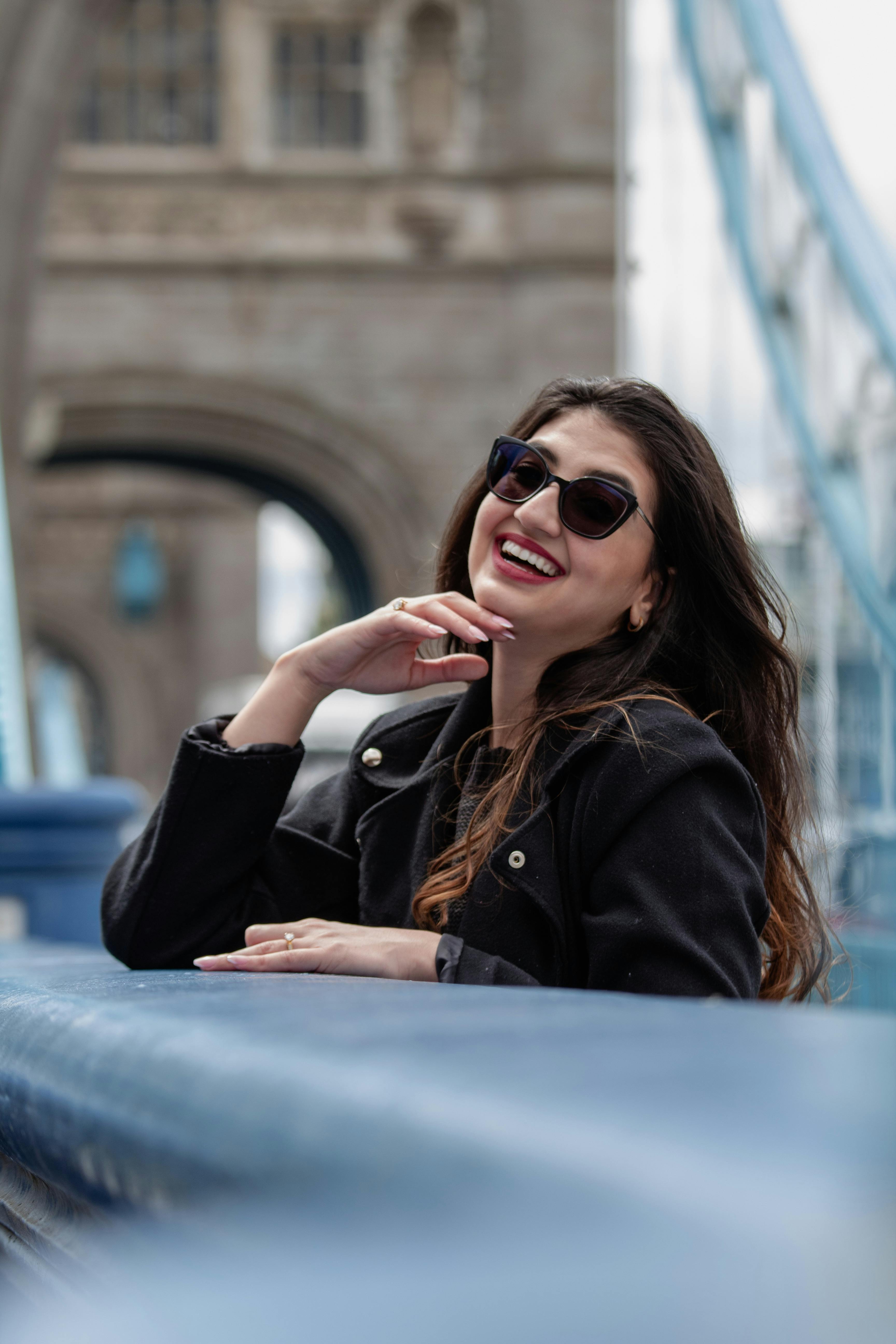 Una mujer riendo | Fuente: Pexels