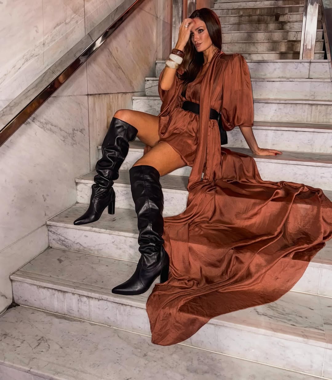 Paula Chaves mostrando su look para la gala de los personajes del año 2025 de la Revista GENTE | Fuente: Instagram/chavespauok