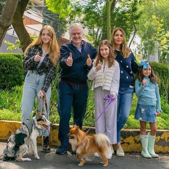 Constanza, la hija de Edith González ha crecido mucho y la comparan con su difunta madre. | Fuente: Instagram/Caras México.