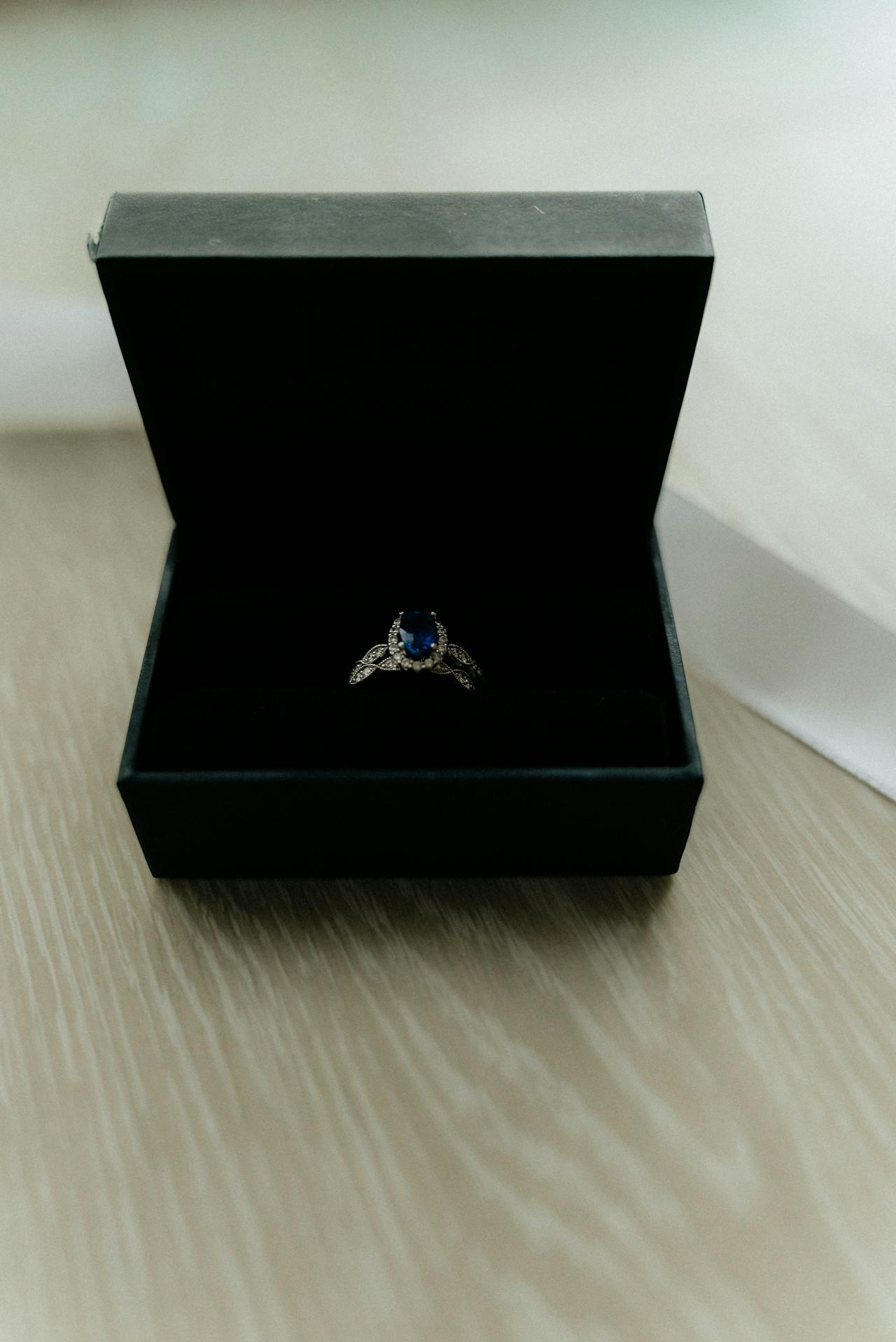 Un anillo en un estuche | Fuente: Pexels