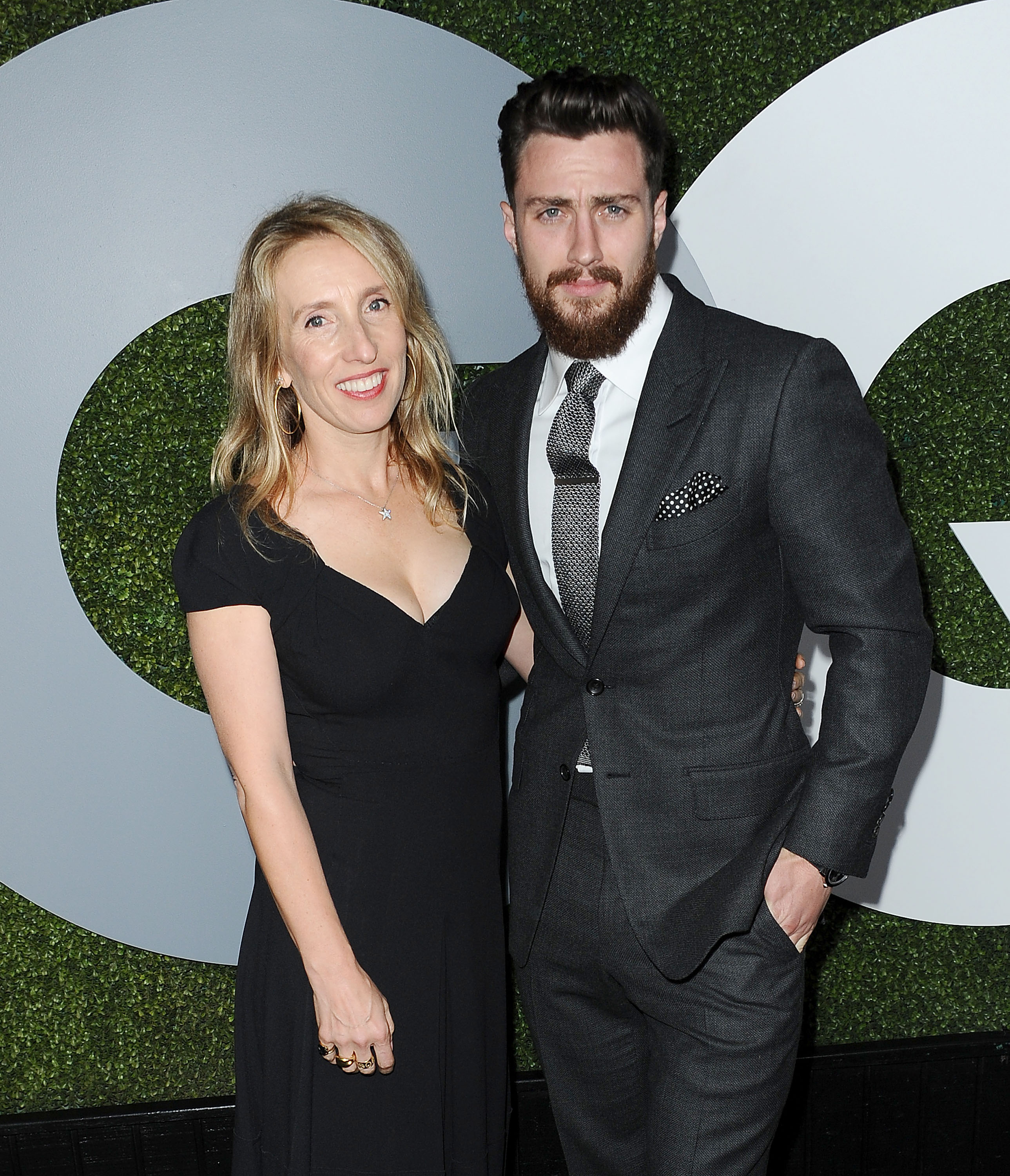 Sam Taylor-Johnson y Aaron Taylor-Johnson asistieron a la fiesta de los Hombres del Año de GQ en el Chateau Marmont el 8 de diciembre de 2016 en Los Ángeles, California. | Fuente: Getty Images